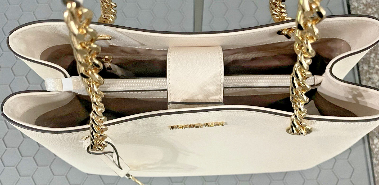 MICHAEL KORS SUSANNAH LARGE E W TOTE SAFFIANO LEATHER LIGHT CREAM NWT AUTHENTIC