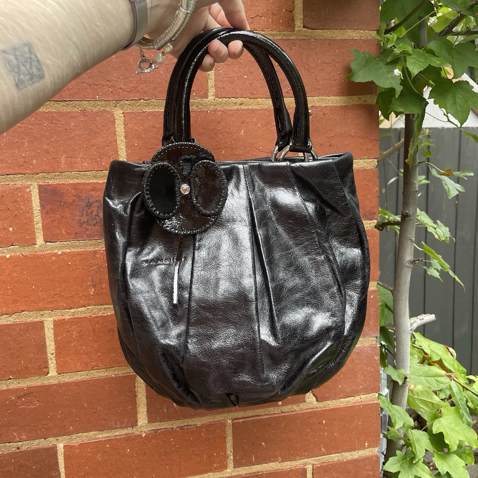 NANNINI Italian Black Patent Leather Small Pleated Handbag Flower Charm Y2K 90s