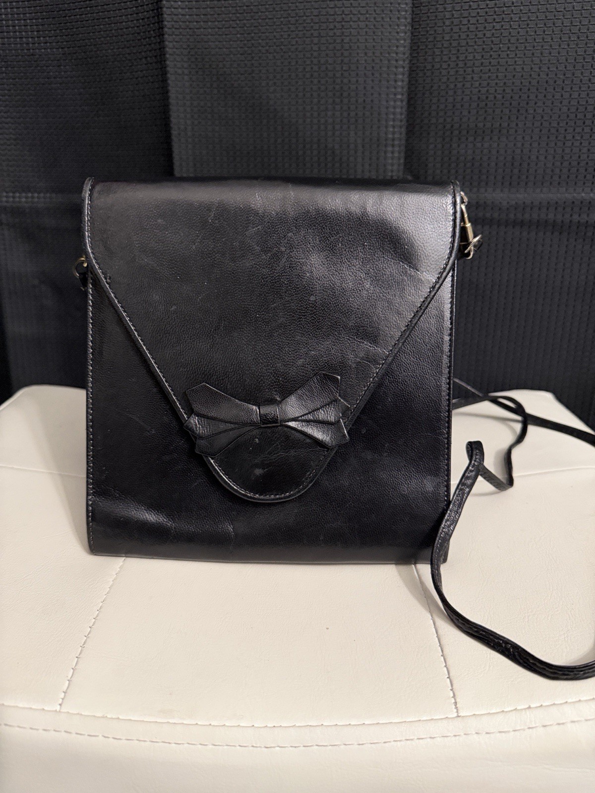 Creazioni di Lyra Vintg Black Crossbody Bag Bow Accent, Long Strap Strap, Italy