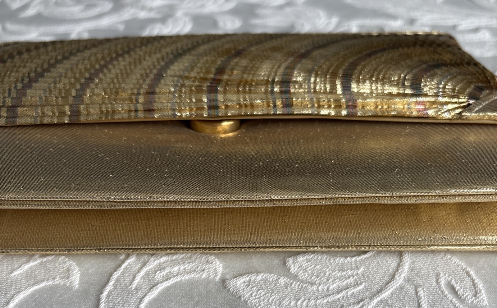 Vintage Metallic Pleated Clutch w/ Striped Flap Snap Closure Gold. Hardware