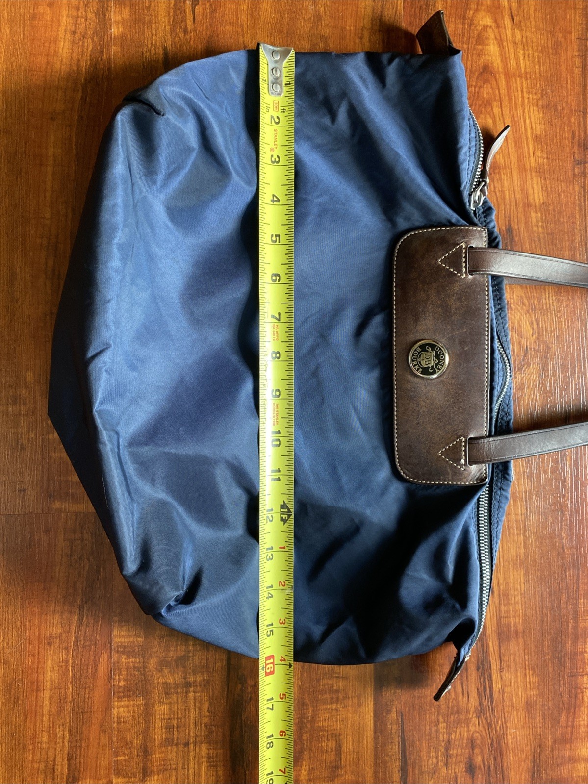 DOONEY & BOURKE Nylon Tote Beach Bag Navy Blue Leather Handles Smoke Free Home