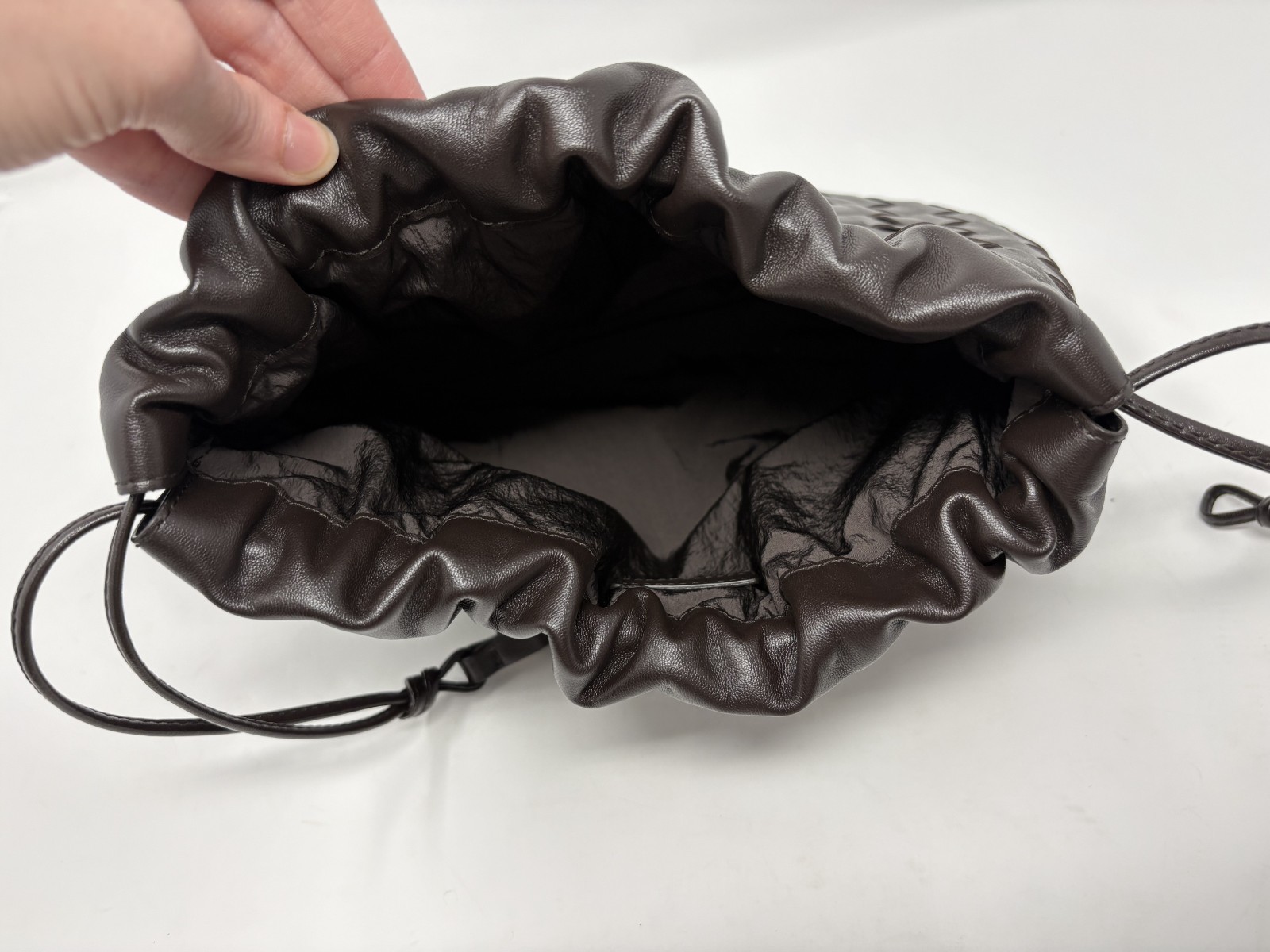 Bottega Veneta Drawstring Bag Intrecciato Calf Leather Fondant Chocolate Brown