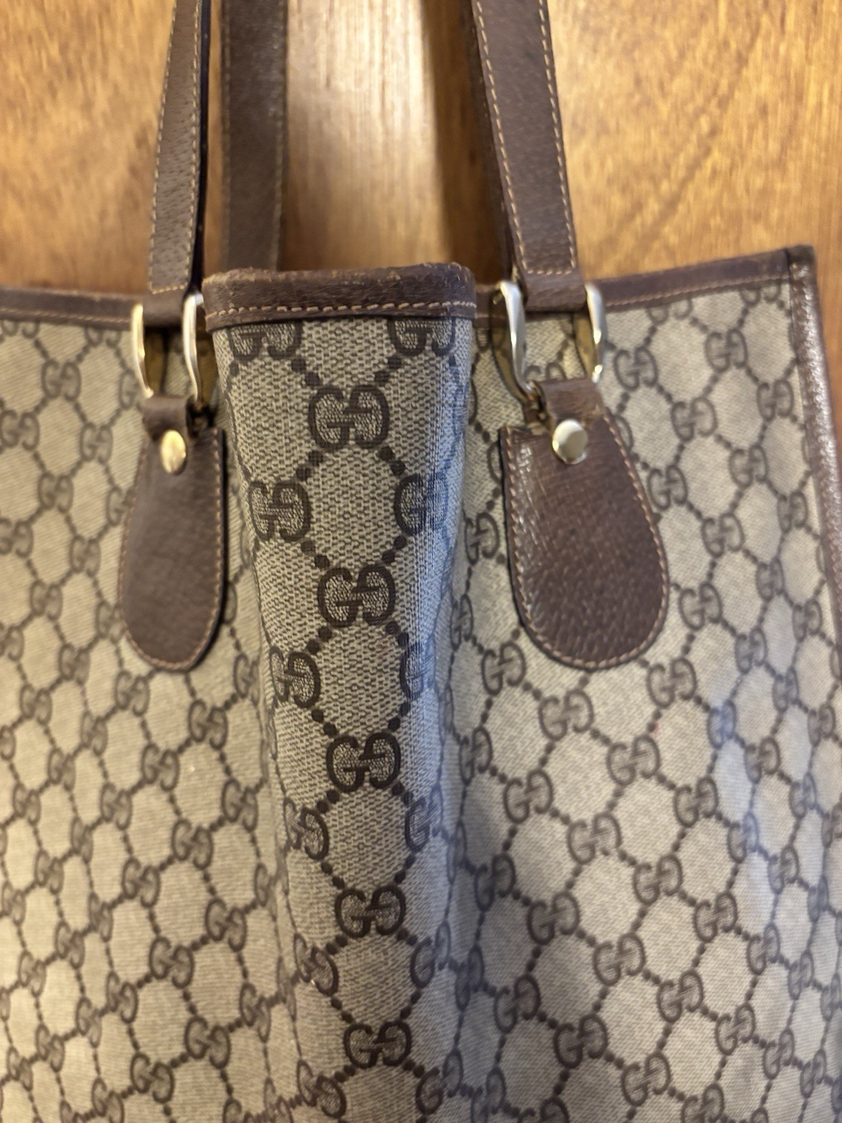 Gucci GG Pattern Tote Bag Beige/Brown Zip Closure Inner Pockets Double Handles