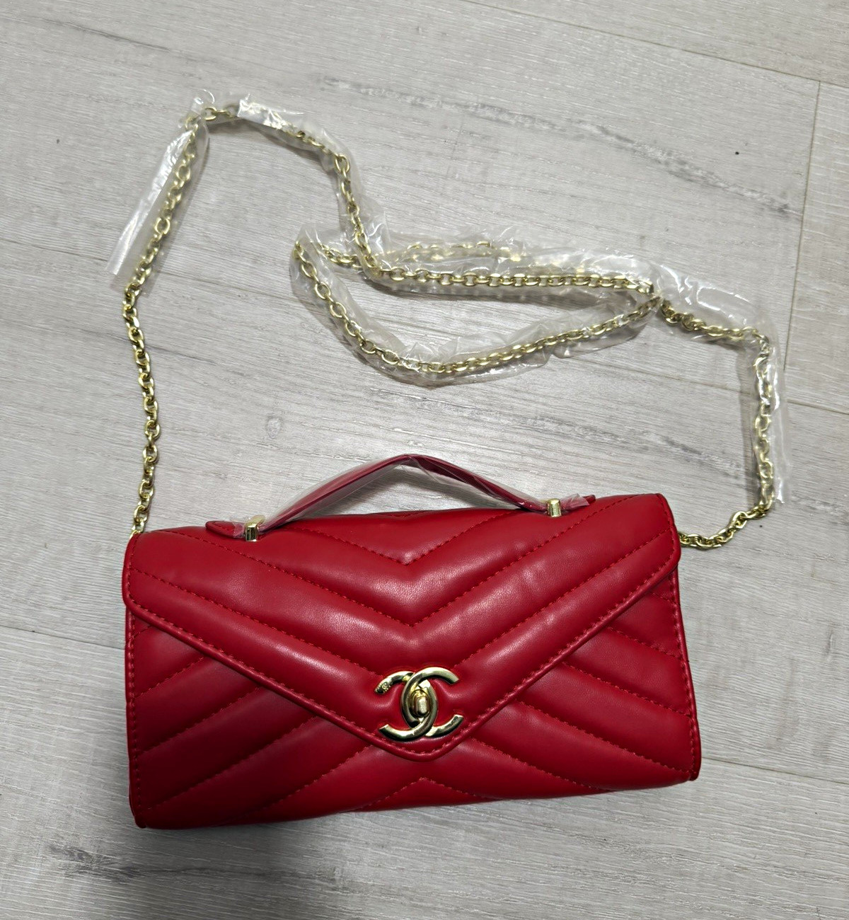 Women’s Red Chevron Quilted WOC Crossbody Bag Gold Chain Snap Closure