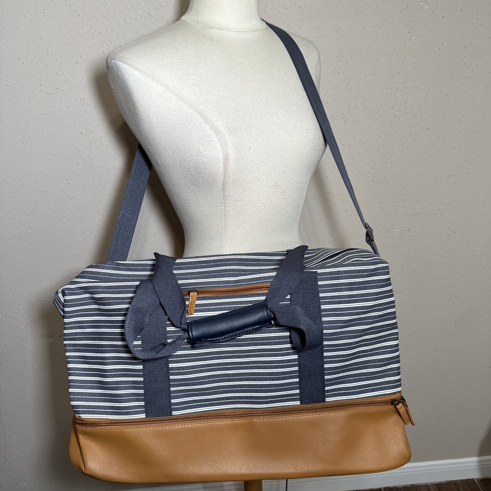 DSW Blue Cognac Weekender Duffel Travel Tote Bag Convertible Shoulder Carry