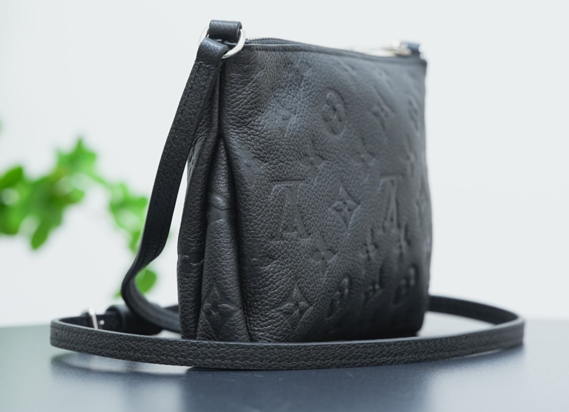 Louis Vuitton Pallas Clutch Monogram Empreinte Black Crossbody Excellent