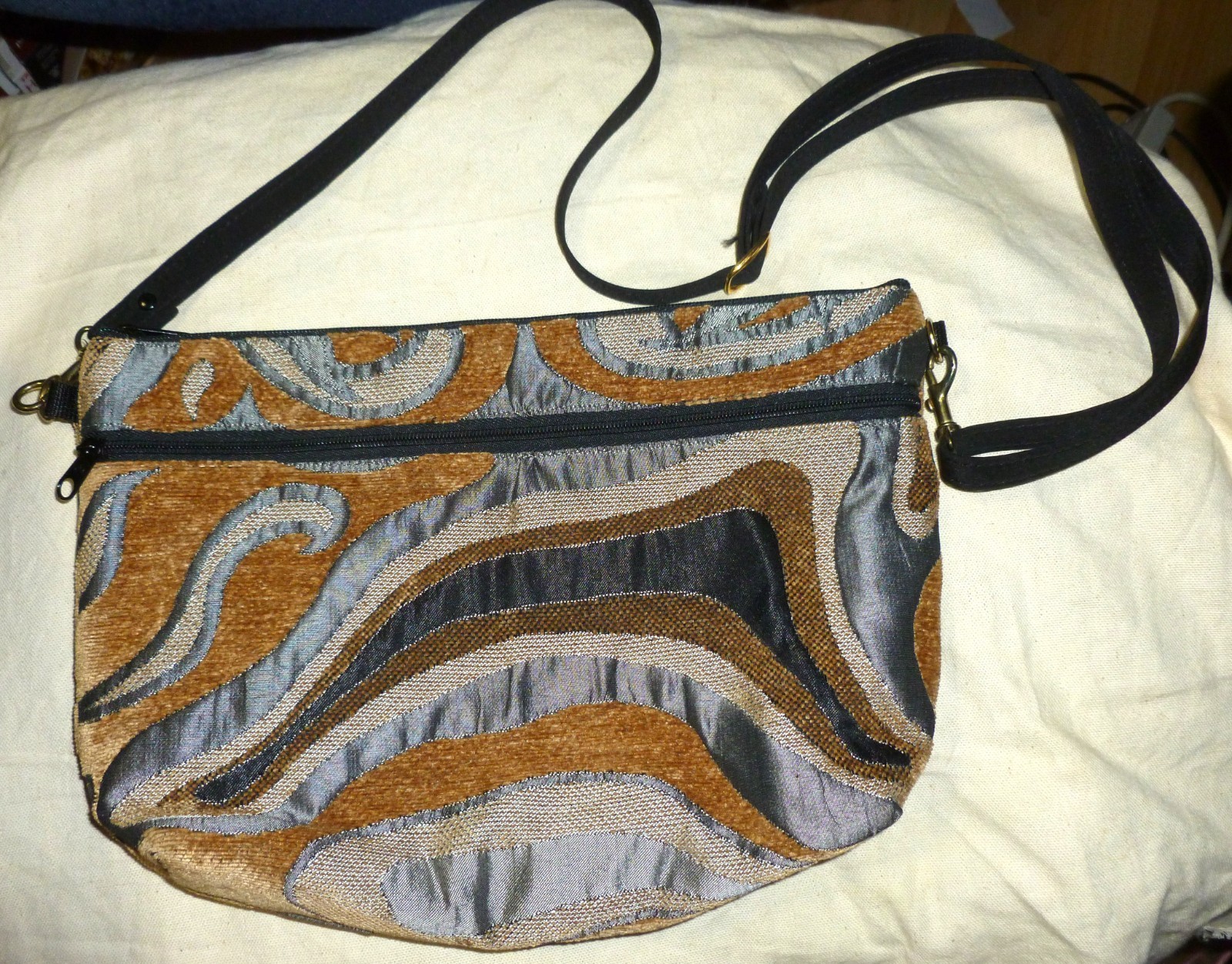 New DANNY K PURSE/Shoulder Bag, Adj & Removable Strap, Pockets Tan, Gray & Beige