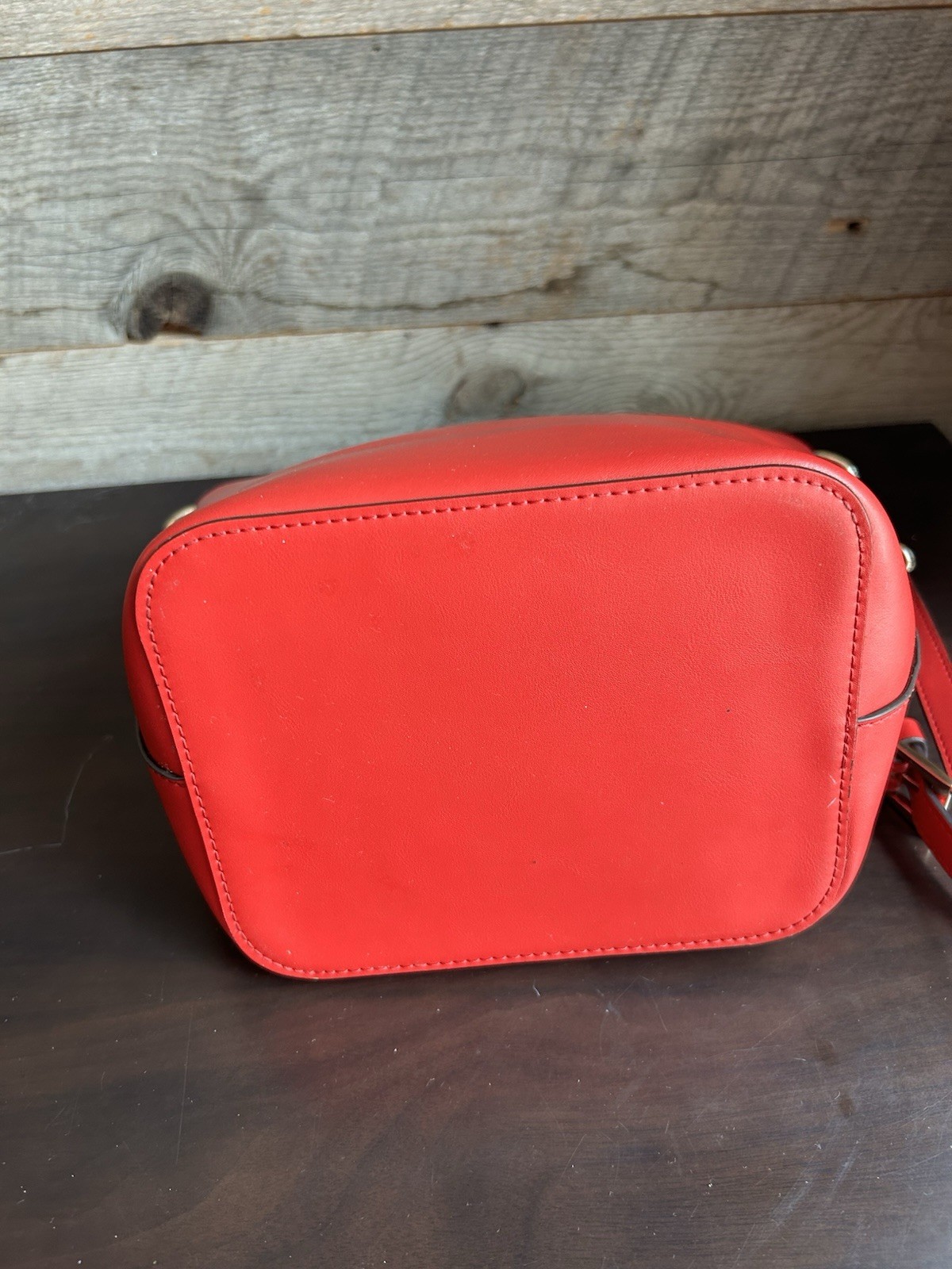 ANTONIO MELANI Red and Gold Crossbody Bag with Structured Design