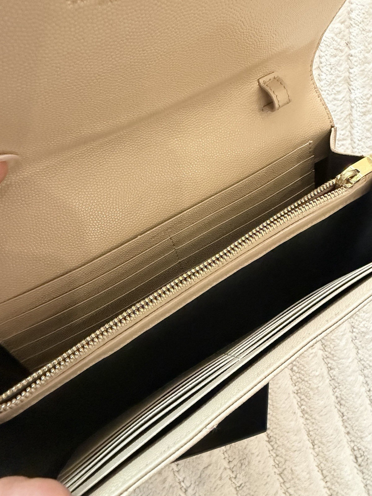 YSL Cassandre Monogram Envelope Medium Wallet On Chain (beige nude)