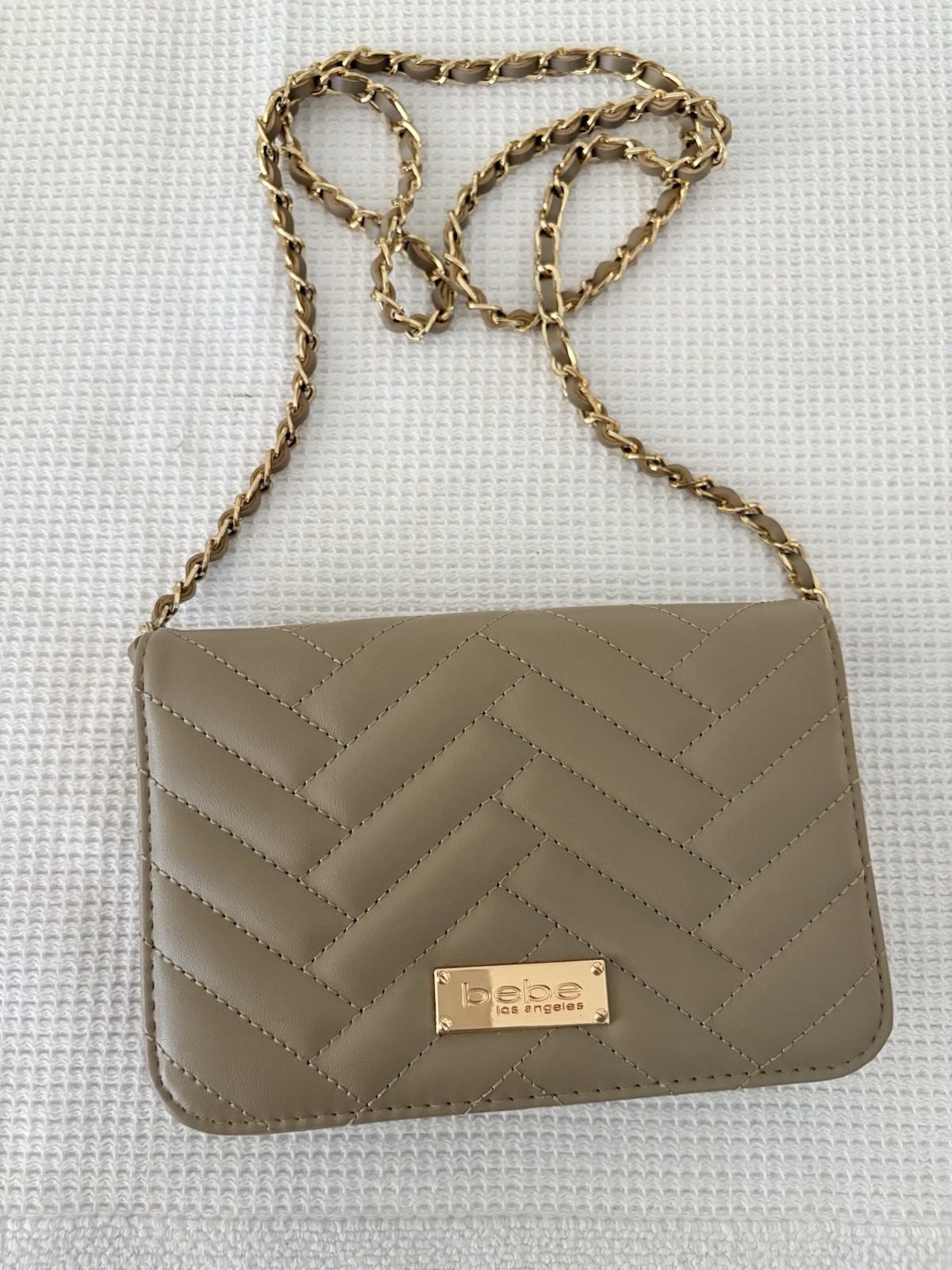 bebe Quilted Taupe Small Crossbody Bag Gold Chain Strap Magnetic Closure
