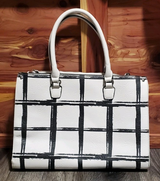 Black Rivet Shoulder Bag White/Black Zip & Snap 15in x 10in x4in