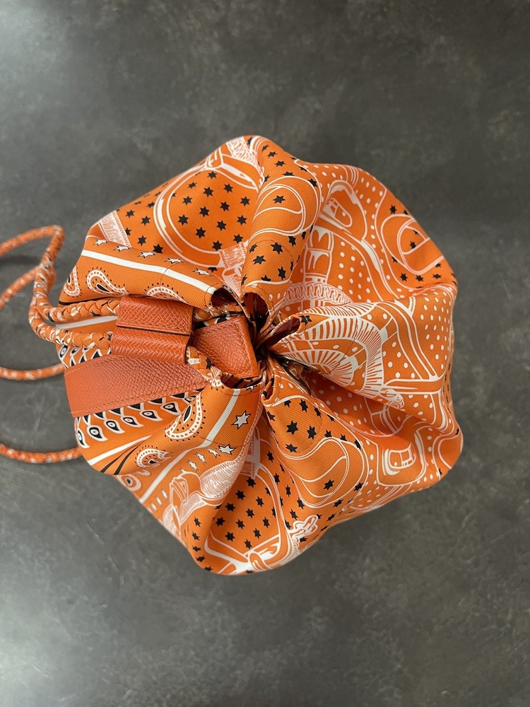 Hermès Soie Cool 22 – Bandana Orange – Silk & Leather Drawstring Bag