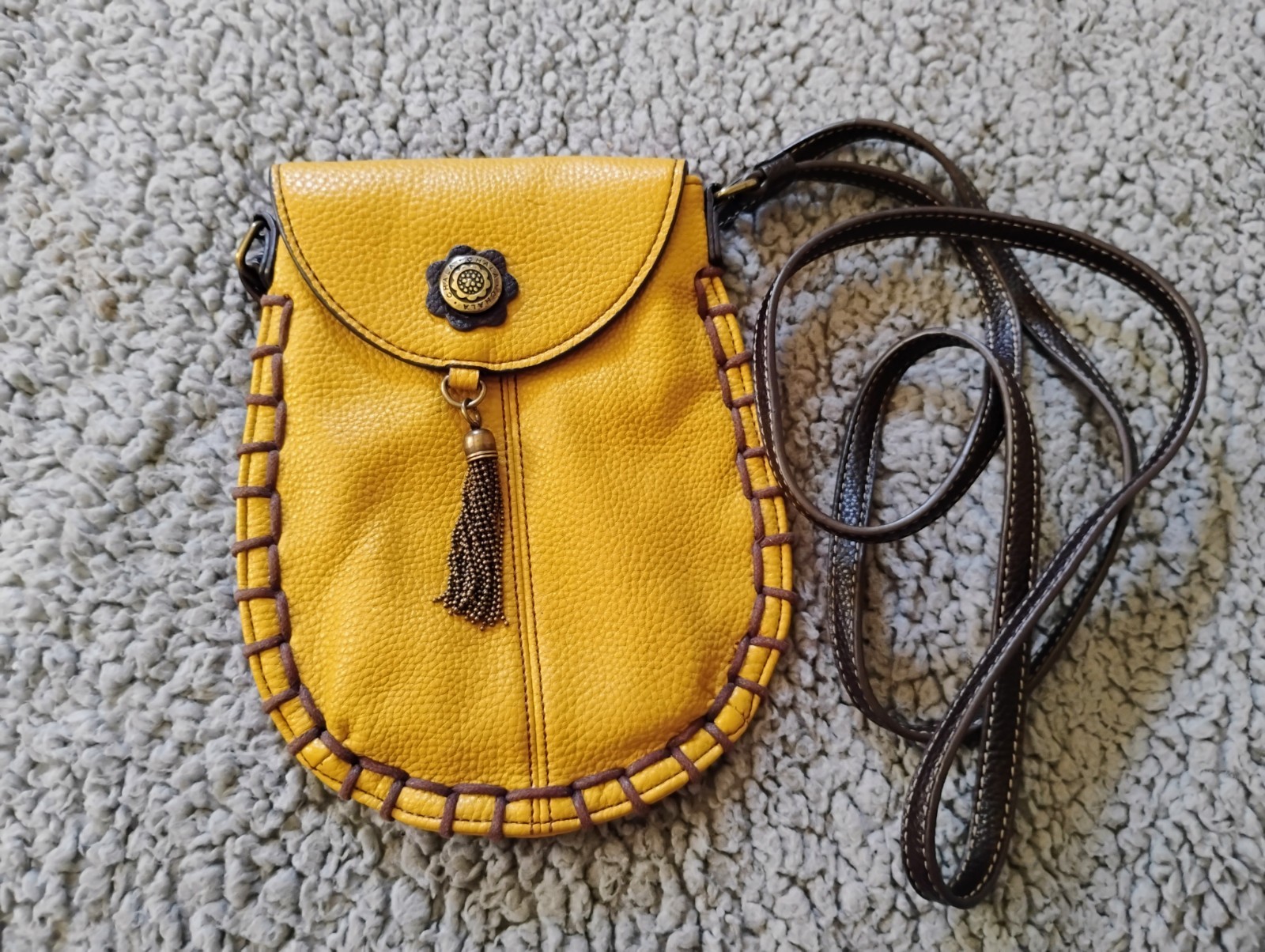 Chala Charming Leather Pouch Crossbody Flap w/metal Tassel, Brown Stitching EUC