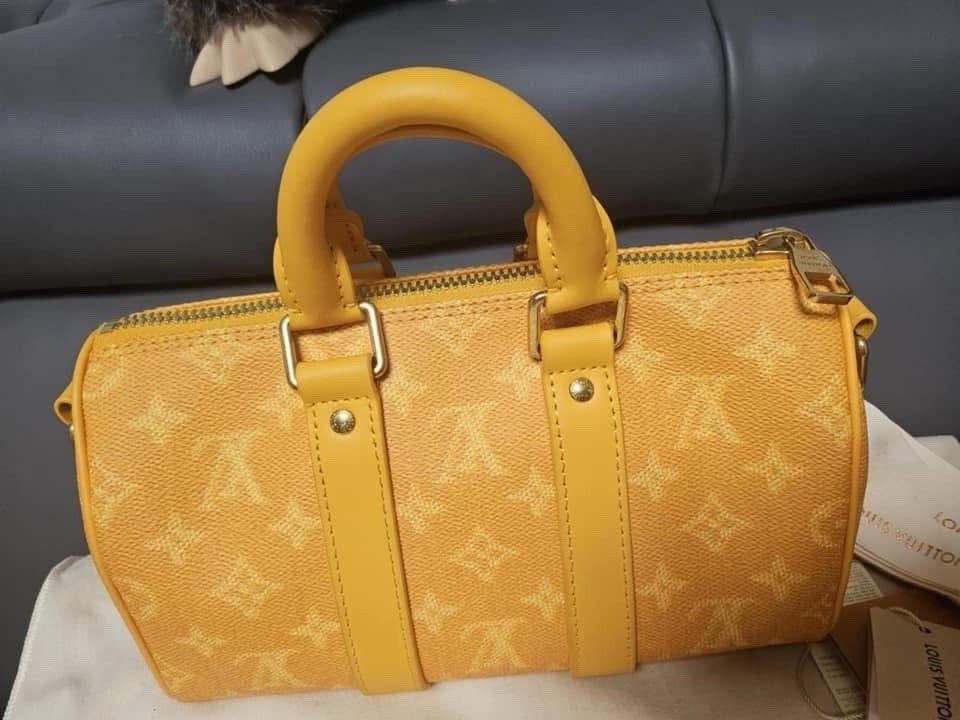 Louis Vuitton × Pharrell Williams Keepall Bandoulière 25 — Yellow | Monogram