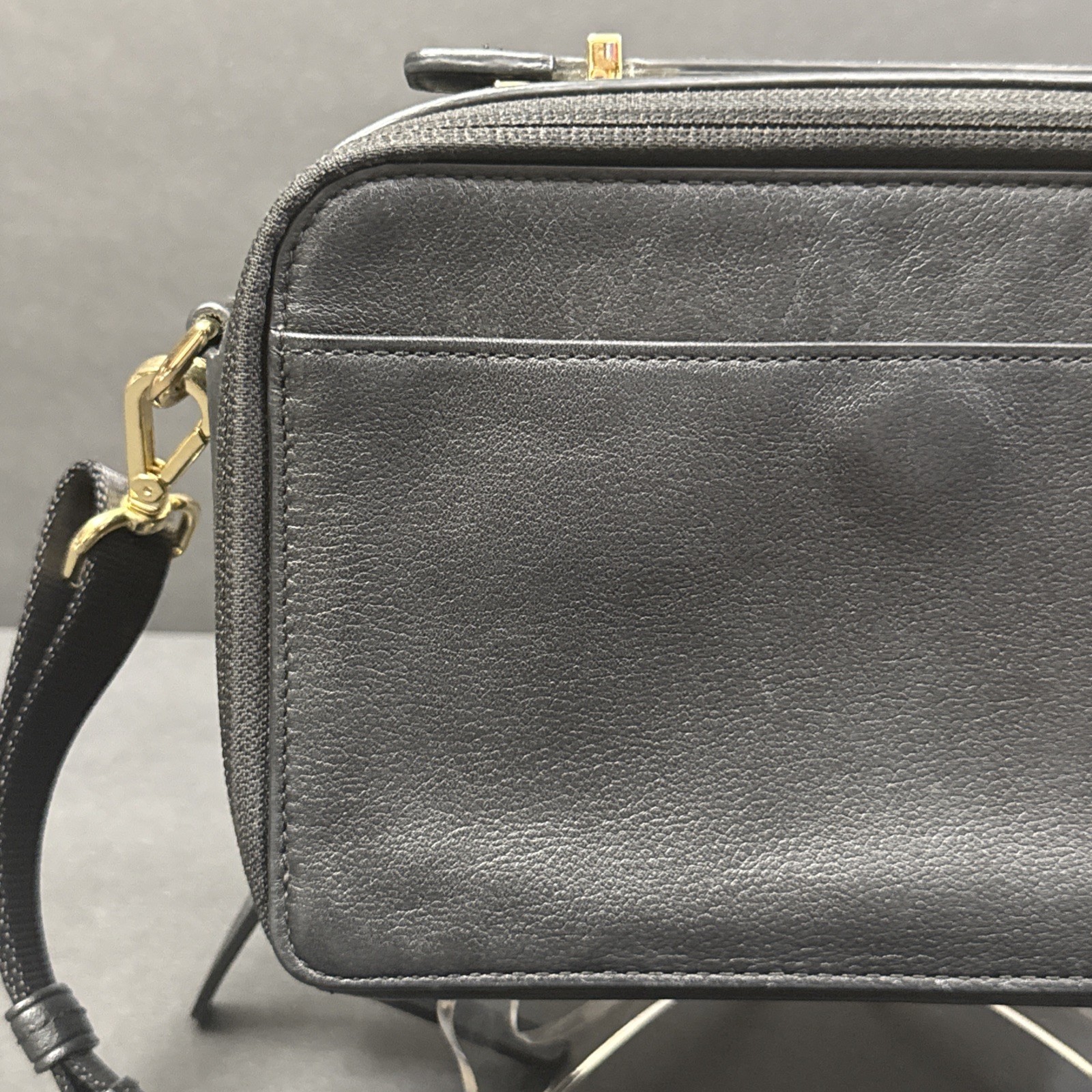 TUMI Black Solid Crossbody Bag Zip Closure Gold Hardware Detachable Strap – READ