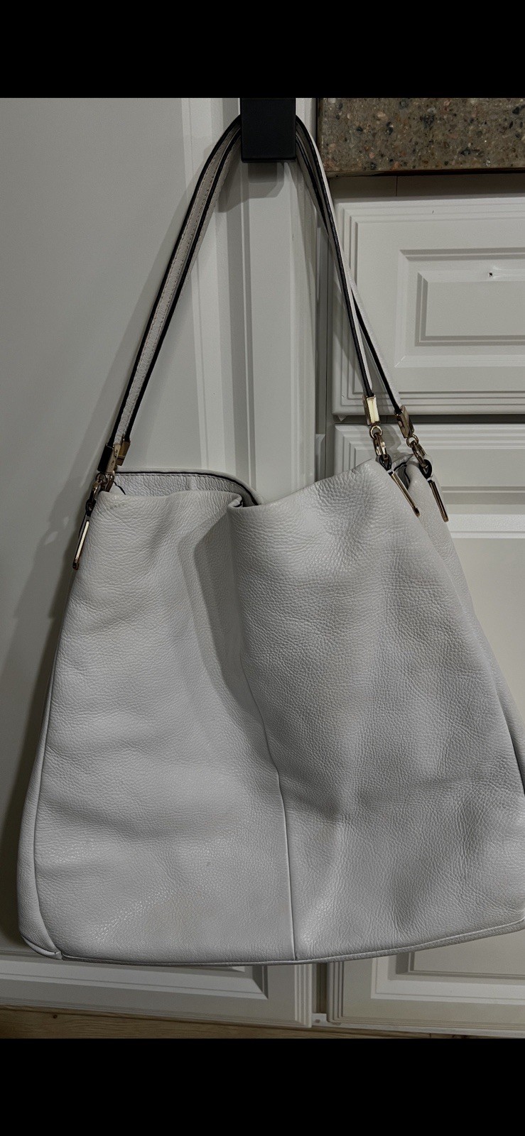 Coach White Pebbled Hobo Shoulder Bag Zip Top, Gold Hardware, Inner Pockets