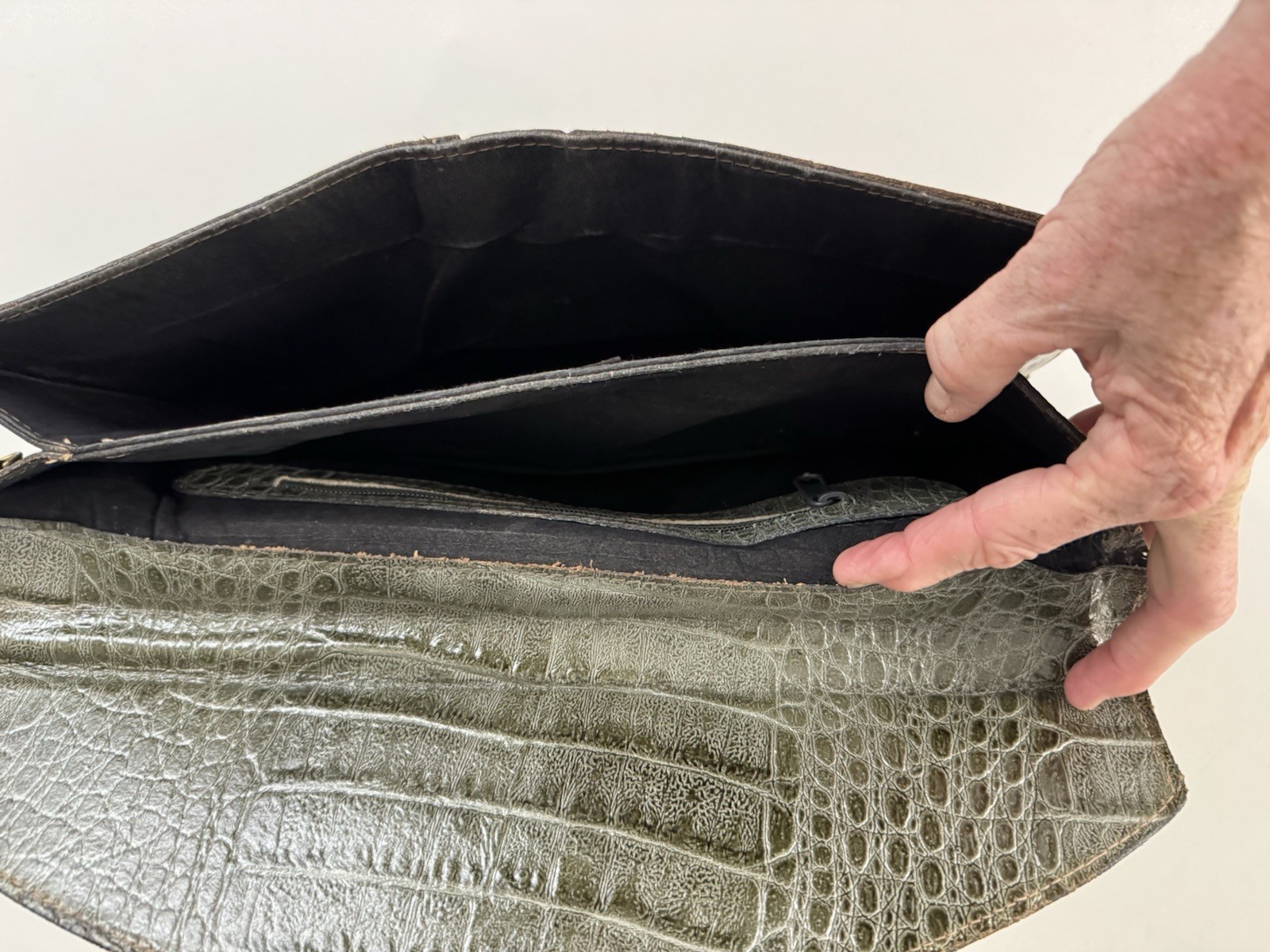 AMELIA BERKO Vintage Sage Green Alligator Embossed Envelope Top Handle Purse