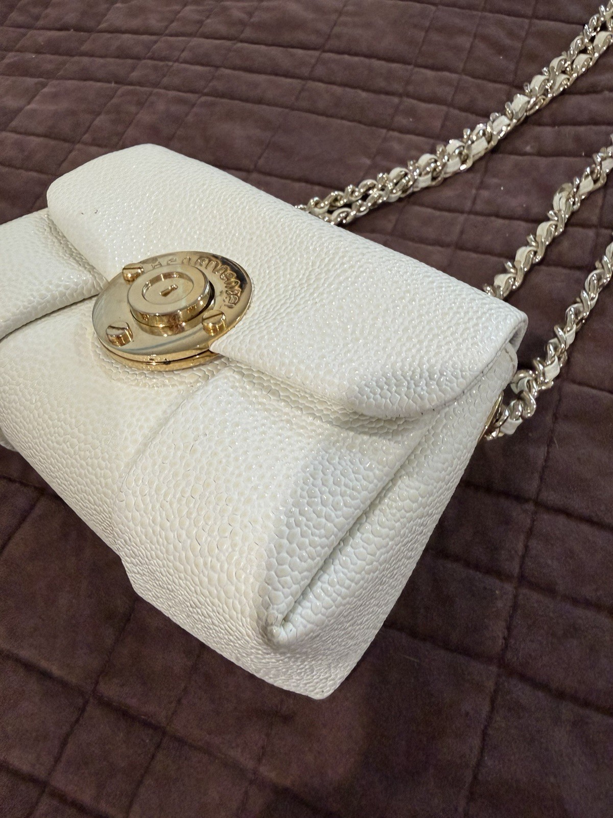 Henri Bendel Leather White Small Shoulder Bag Turn Lock Gold Chain Strap