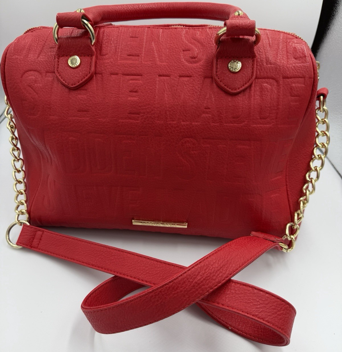 Steve Madden Red Embossed Handbag Rare Factory Error Upside Down Metal Logo