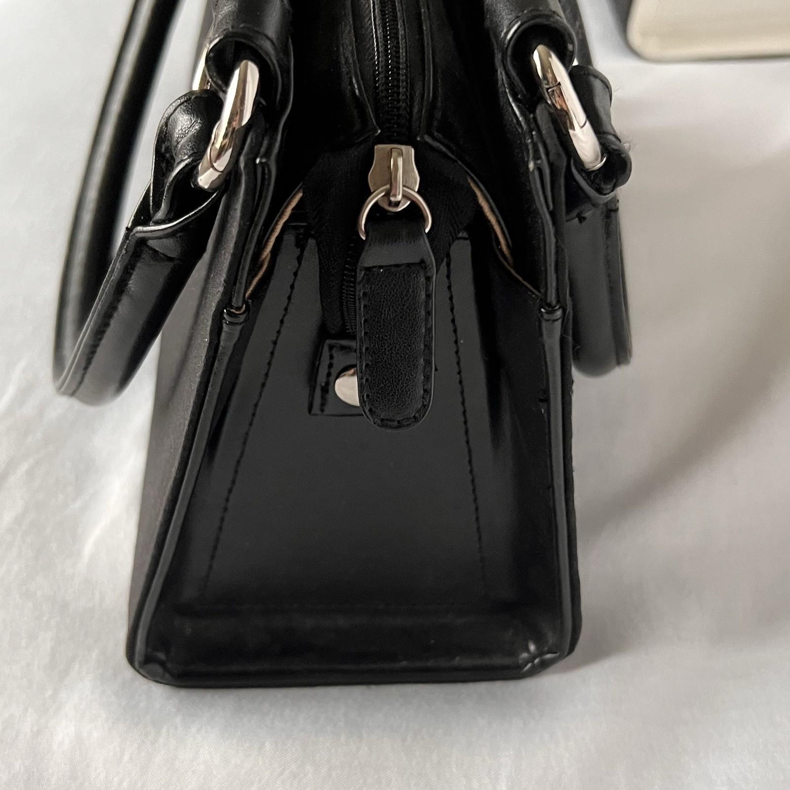 MICHE Purse LOT 2 Base Black White Bags w/ 14 Shells, 9 Handles, 1 Organizer +mo