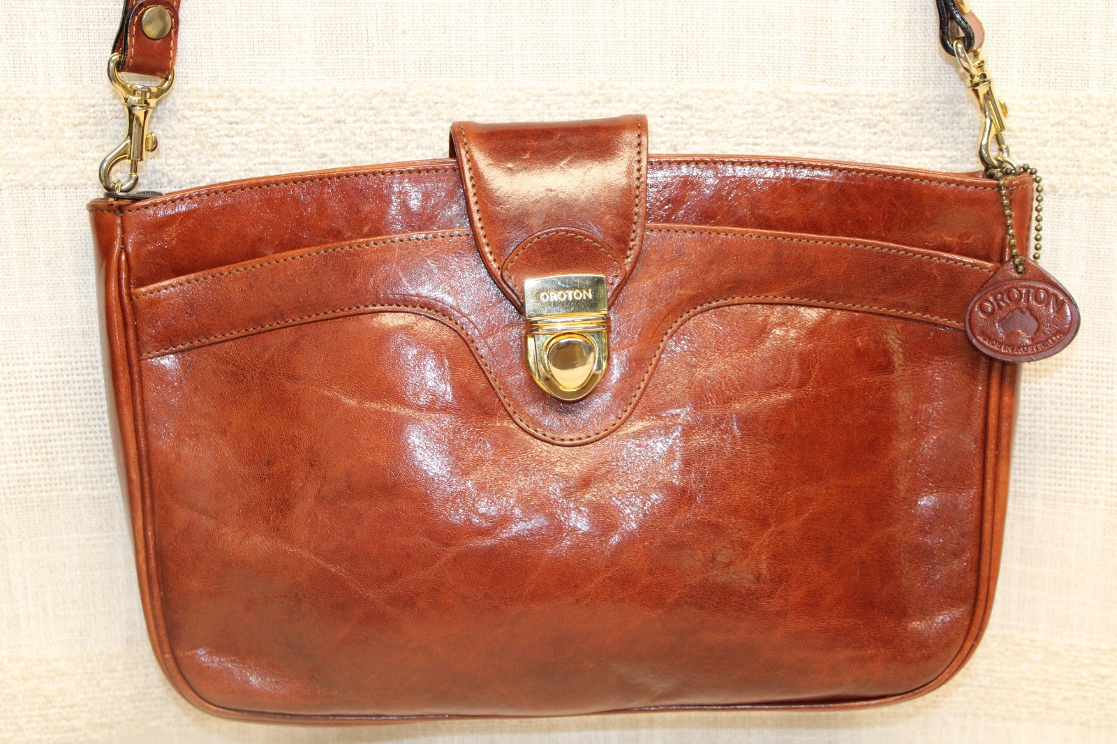 Oroton Brown Australian Cowhide Leather Adj. Crossbody/Shoulder Zippered Purse
