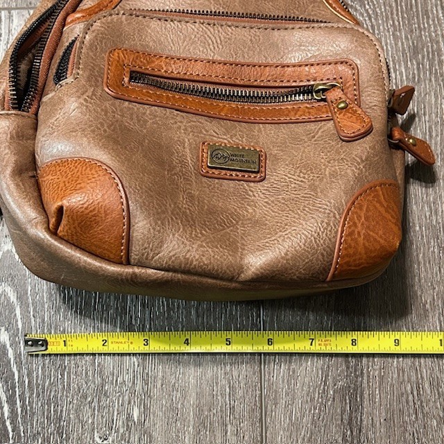 White Mountain Sling Pack Crossbody Bag In Brown