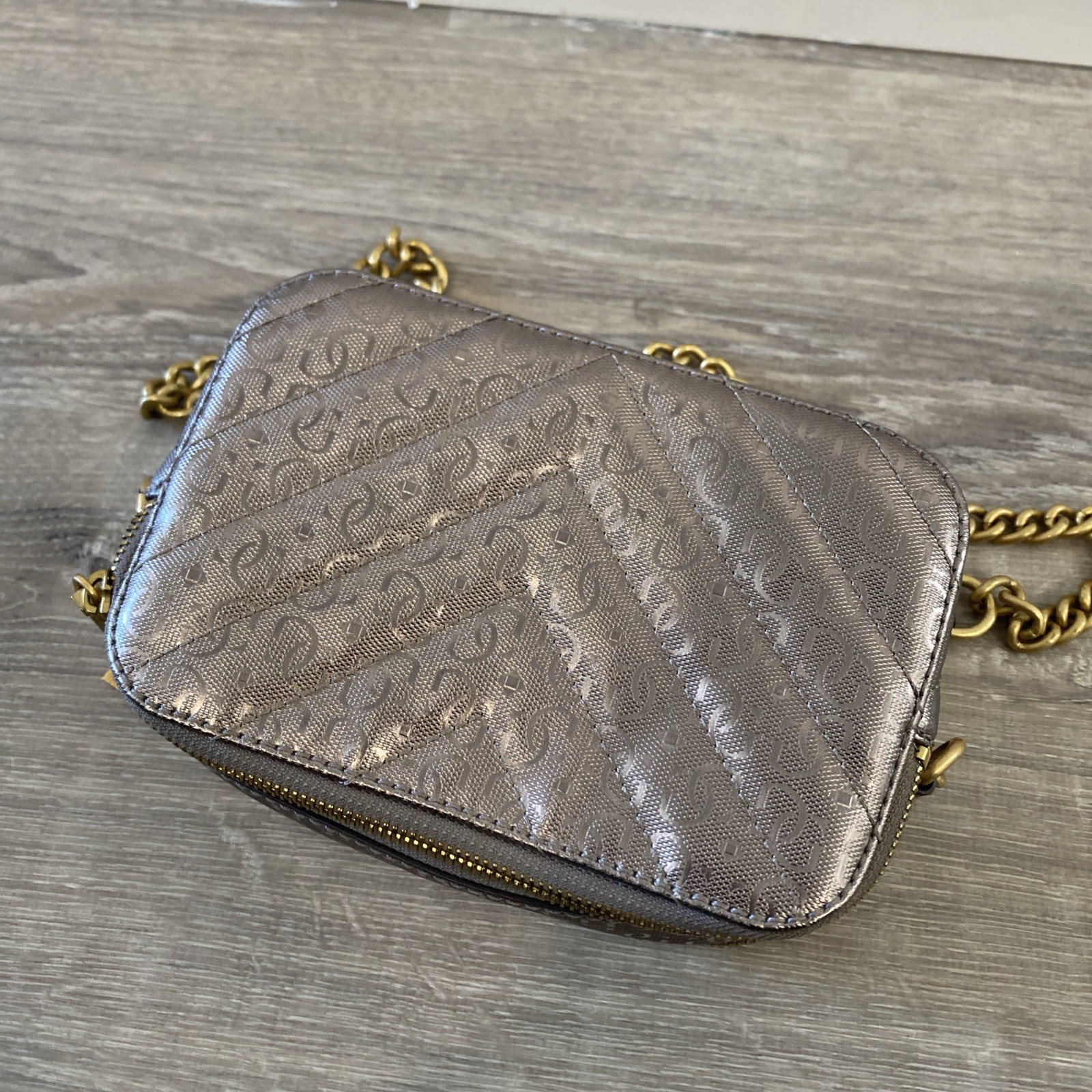 GUESS Jania Crossbody Camera Bag Tasche Pewter taupe