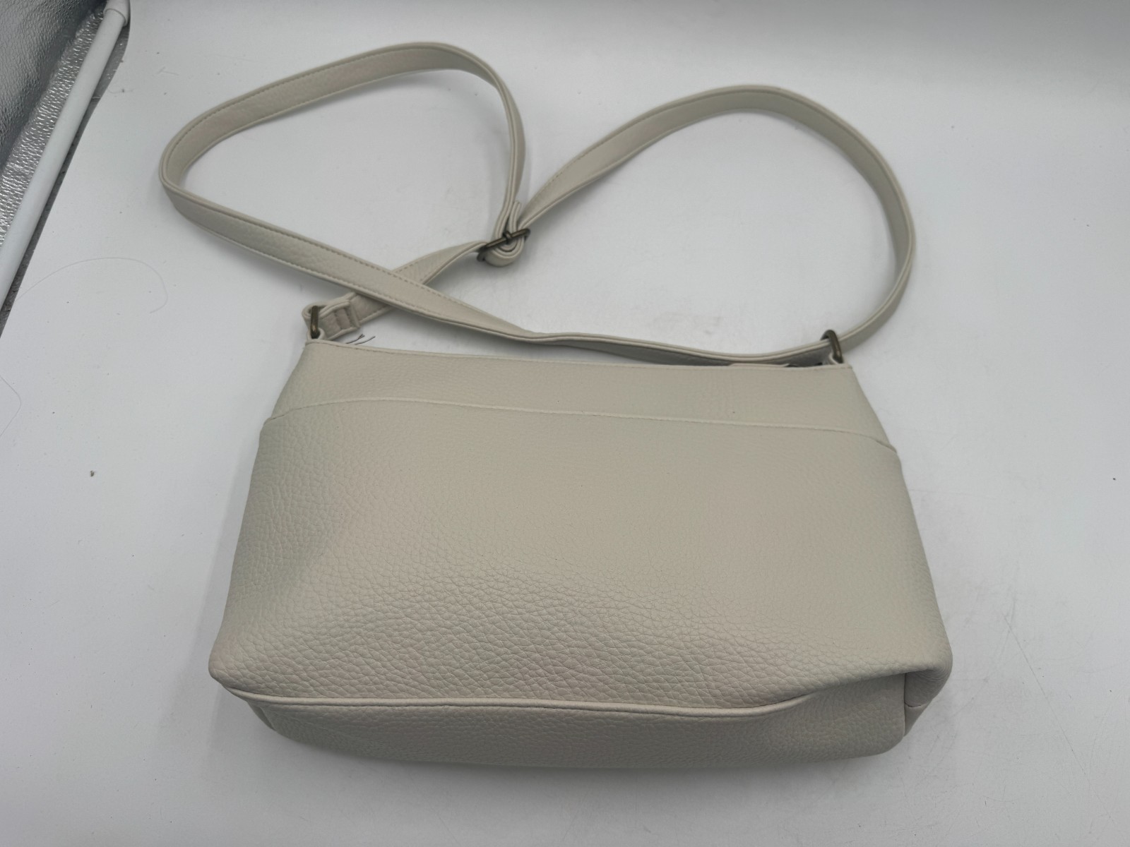 White Mountain Crossbody Bag Bone Leather Zipper Adjustable Strap Backpack