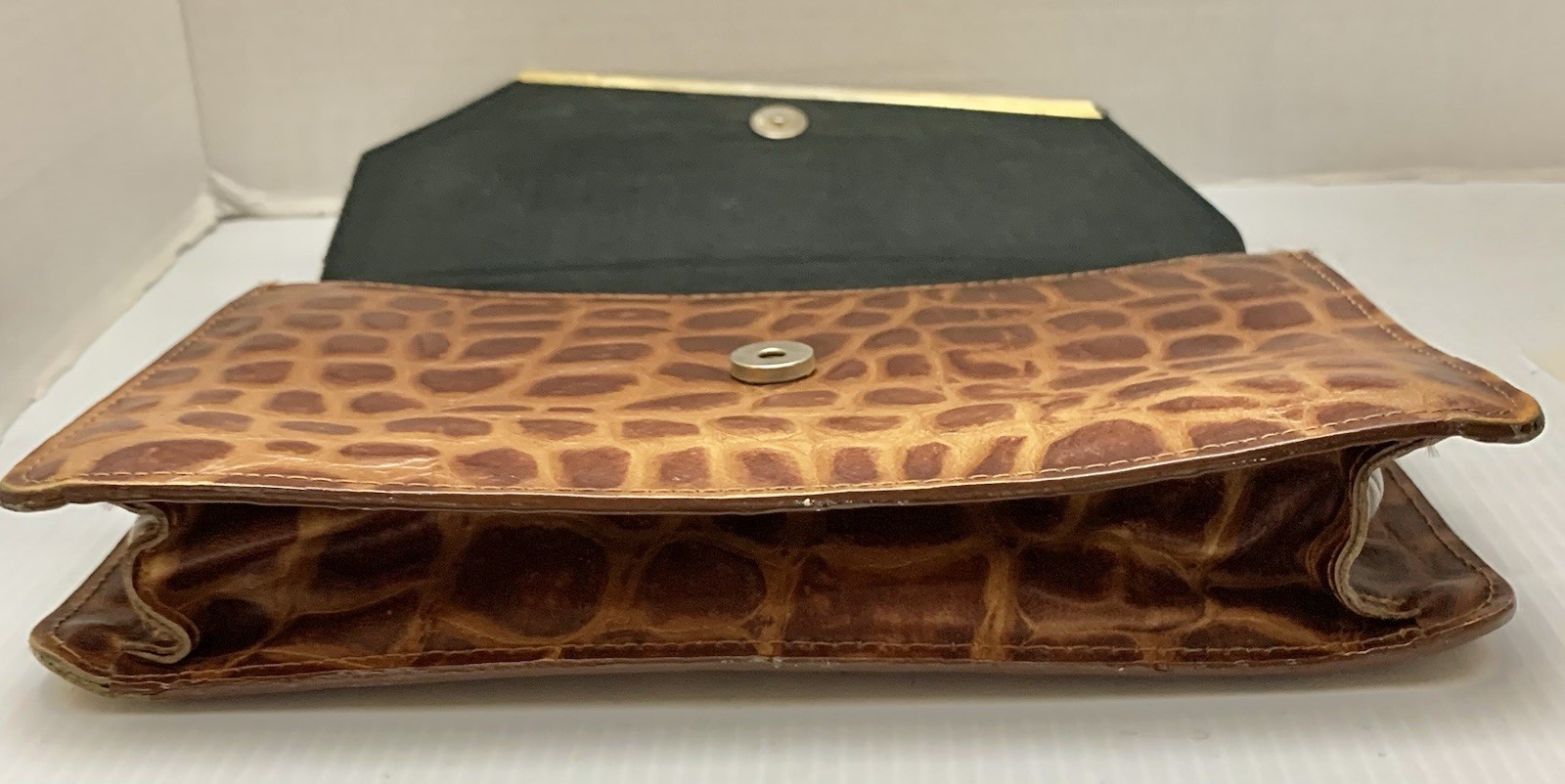 Vtg. Leather Alligator Embossed Envelope Style Purse Korea