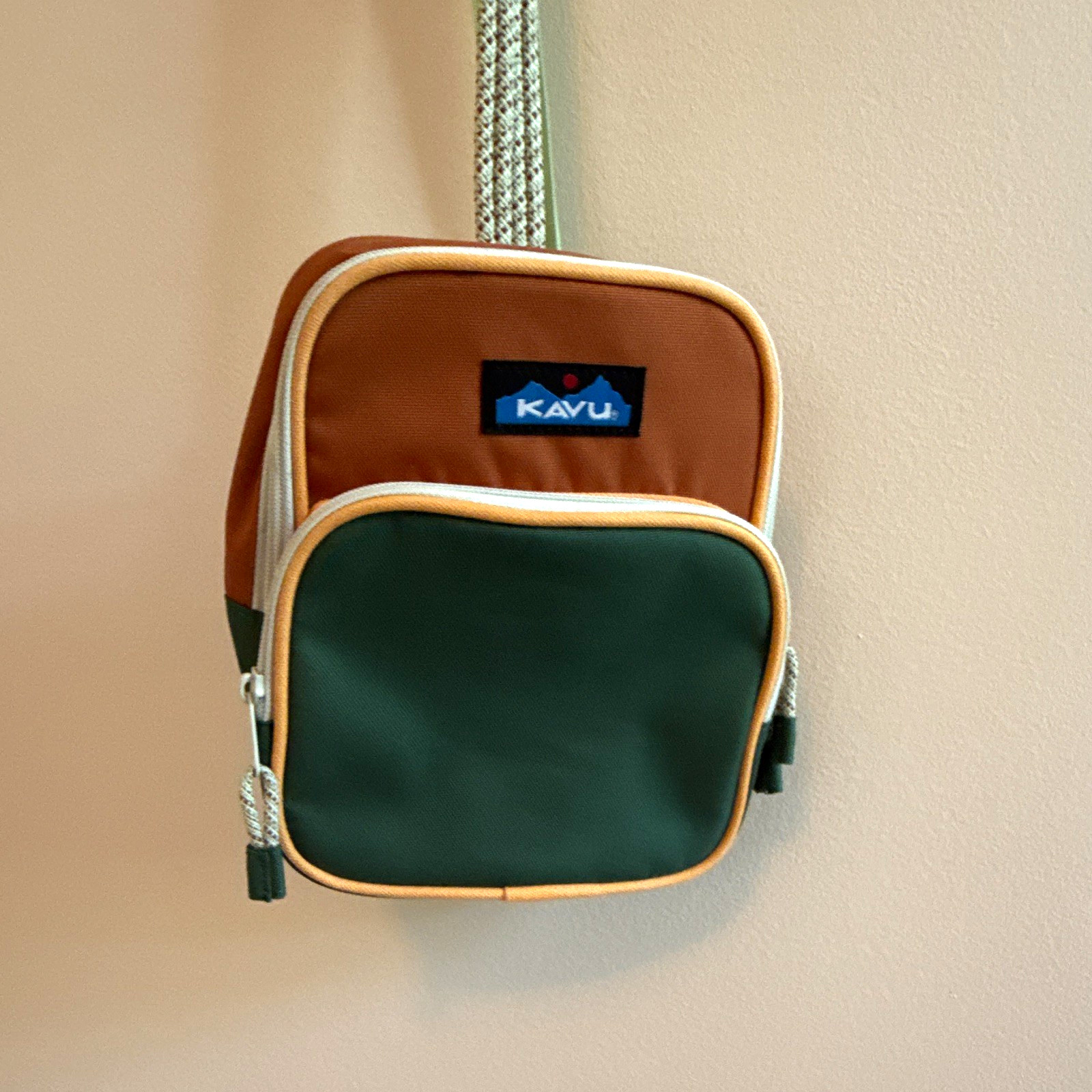 KAVU Small Colorblock Crossbody Bag Green/Brown Zip Adjustable Strap Pockets