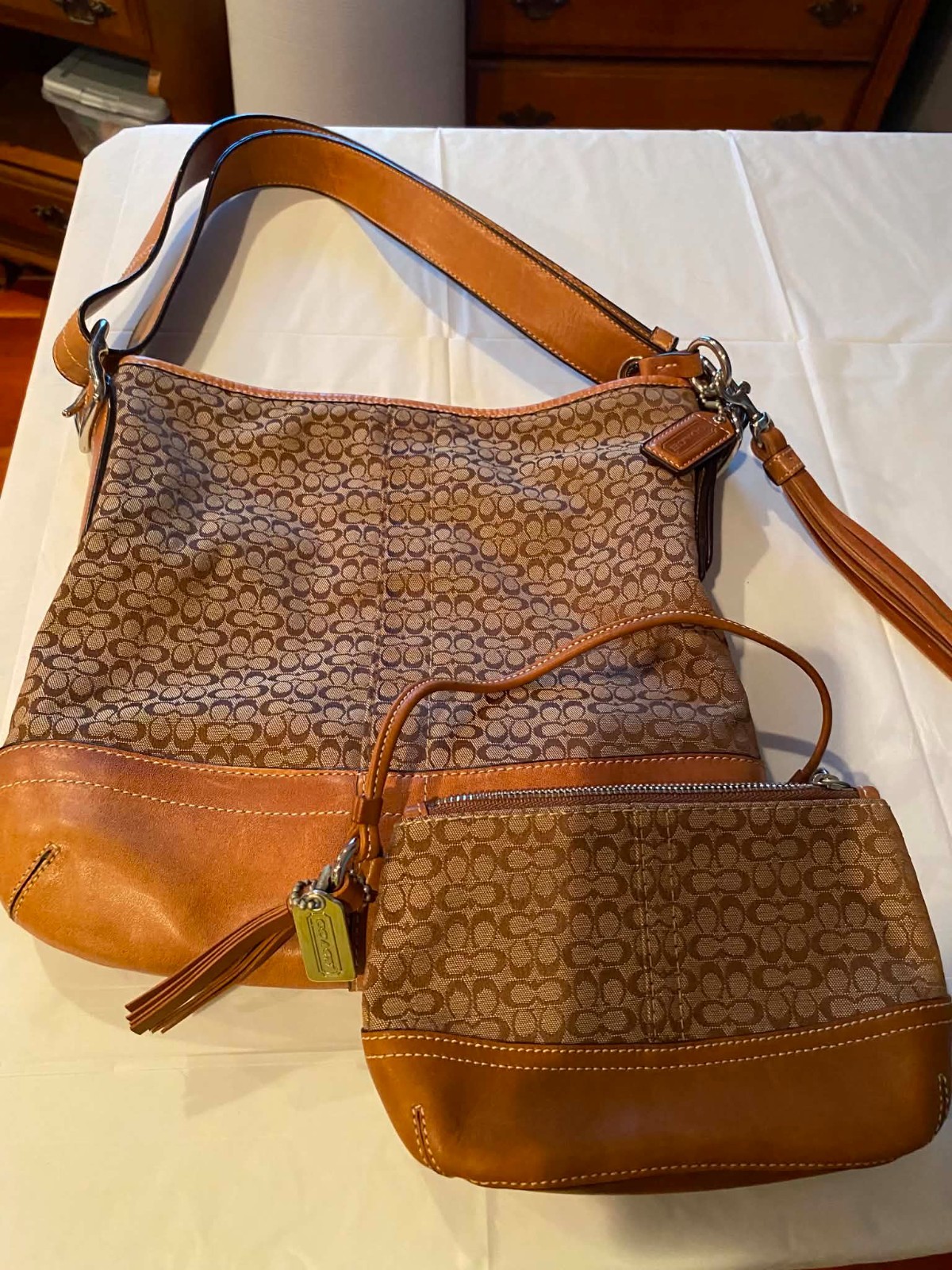 Authentic Coach Signature Hobo Bag & Matching Wristlet Set – Style F10417