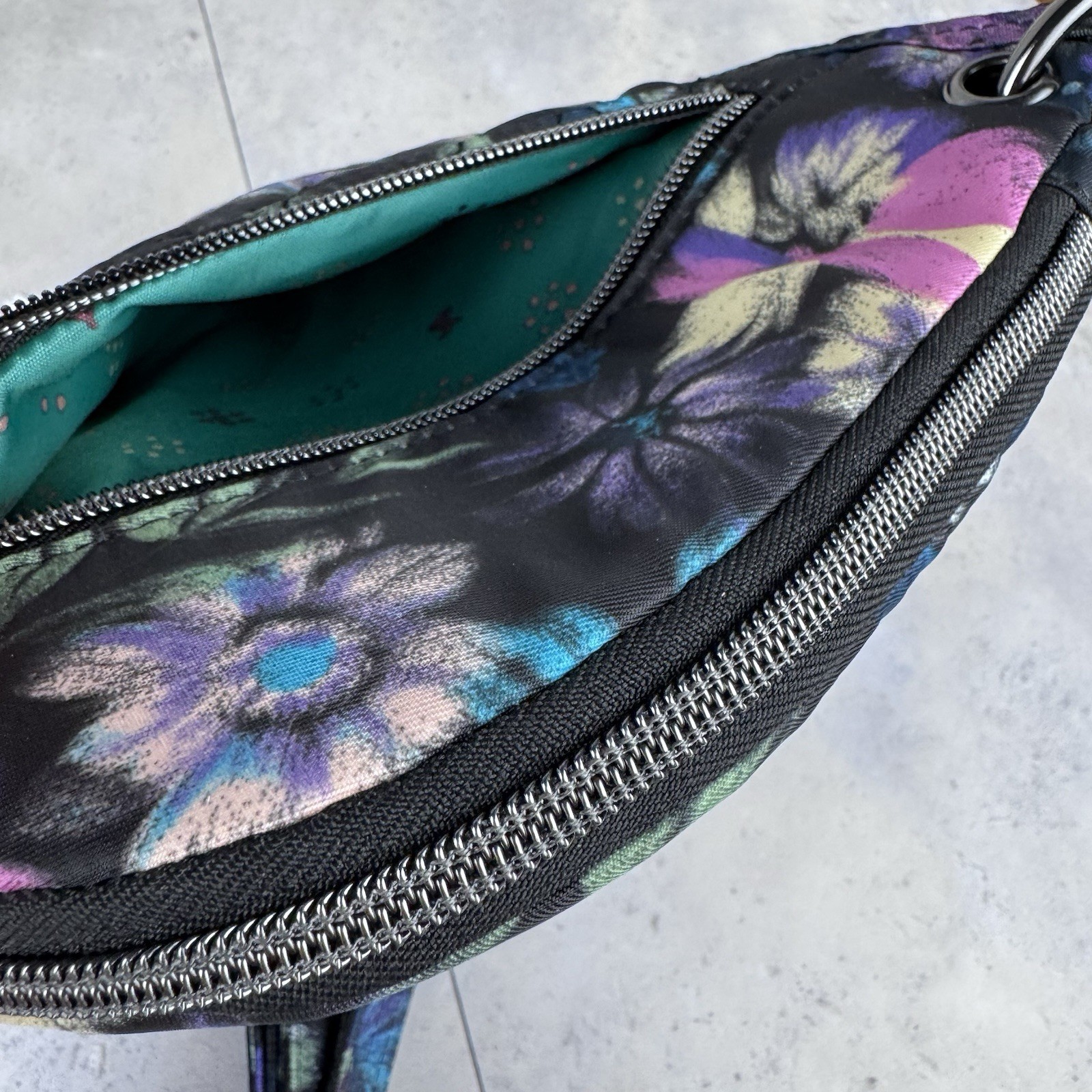 New Lug Bloom Black Swivel Expandable Crossbody RFID & Splits XL Wallet Set