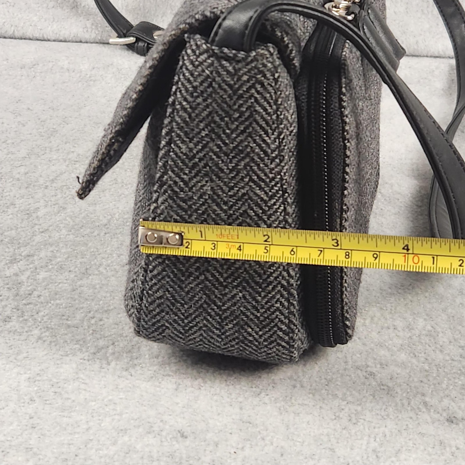 St. John’s Bay Crossbody Bag Womens Gray Herringbone Tweed Wool Blend Purse Zip