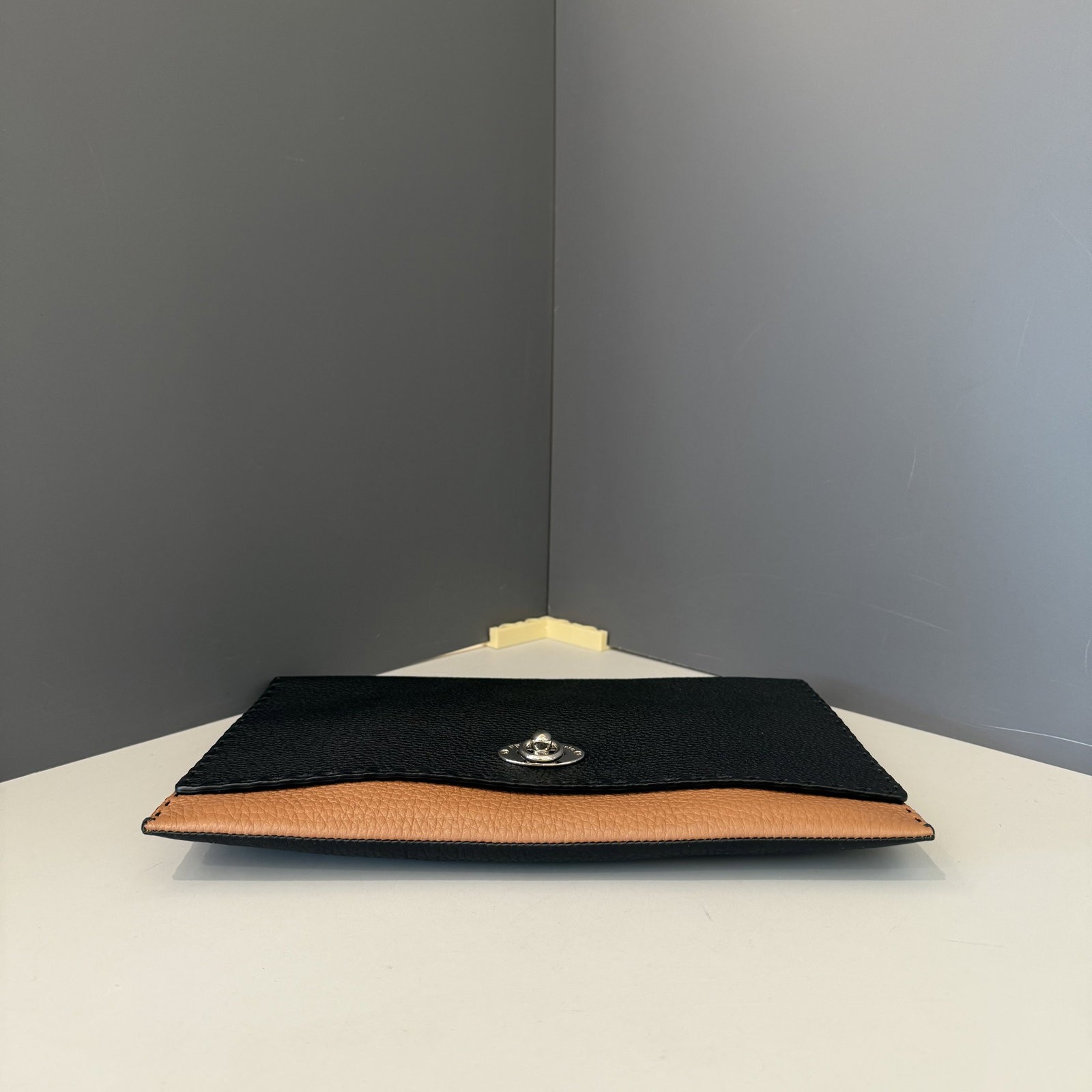 Fendi Clutch Brown Black Grained Calfskin (kc042426b5)