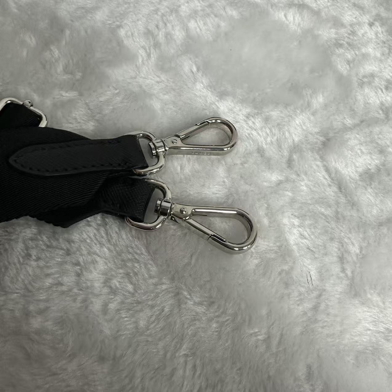 Prada Re-Edition 2005 Hobo Bag Black Nylon silvery Hardware 2WayBag