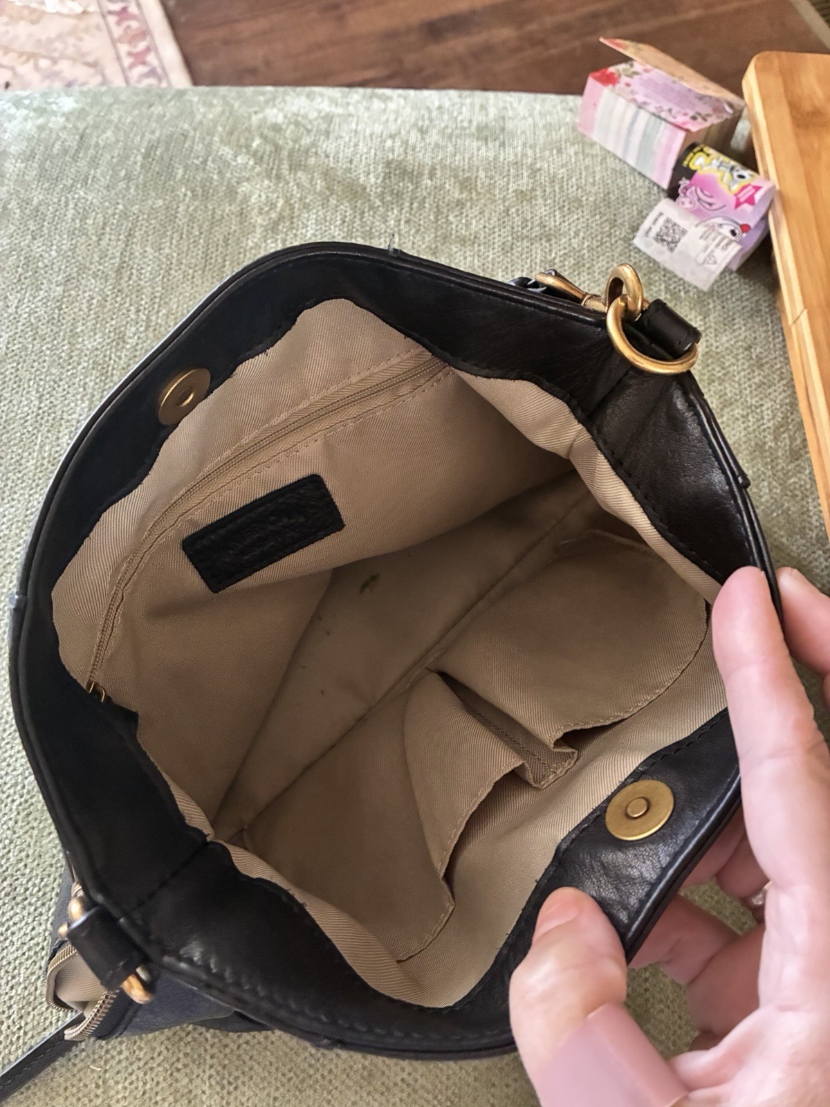 American Leather Co. Women’s Black Shoulder Bag Zip/Magnetic Gold Lined Pockets