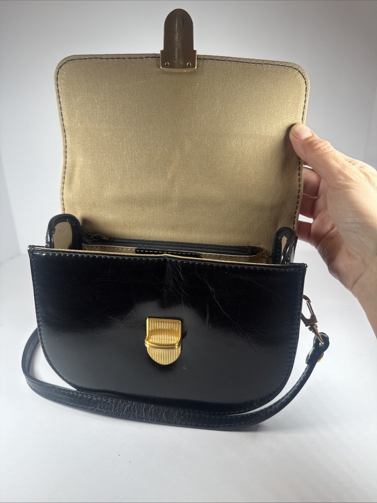 Vintage Gold Hunter Crossbody Solid Black Leather Small Saddle Bag 8 X6.5” GUC