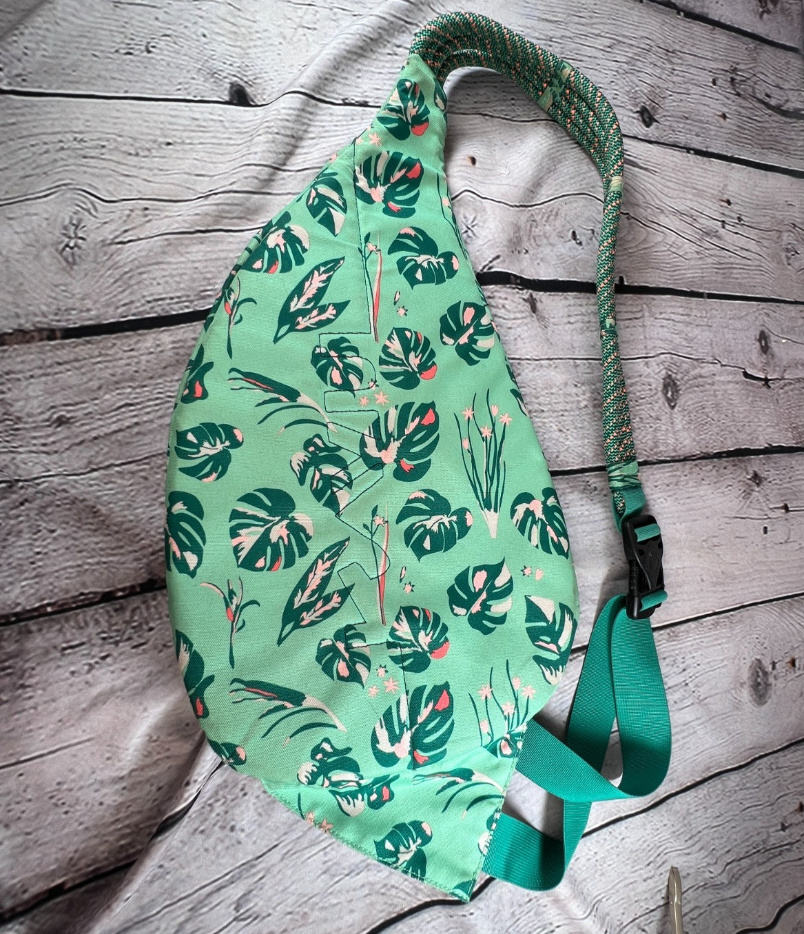 KAVU Large Rope Bag Sling Crossbody Backpack Hiking Travel Bag Tropical Leaves