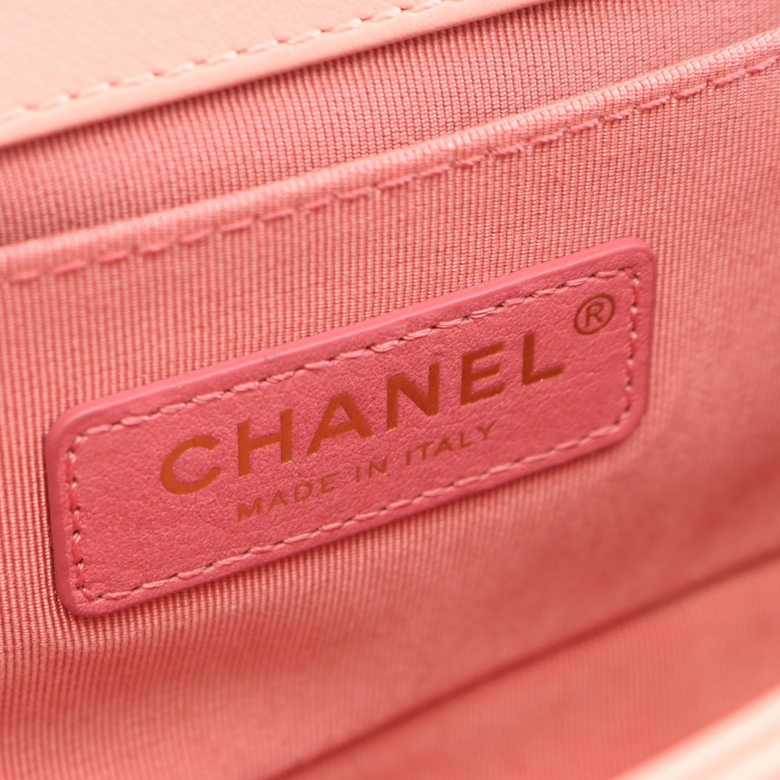 Chanel Boy Small Shoulder Bag Leather Series A67085 r0_0626