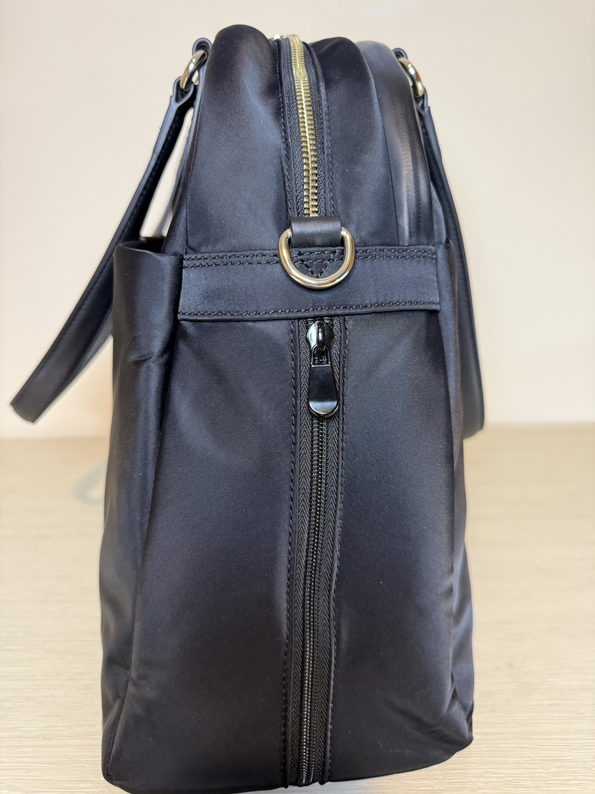 Lo & Sons – The O.G. 2 Large – Black Exterior / Gold Hardware / Grey Interior