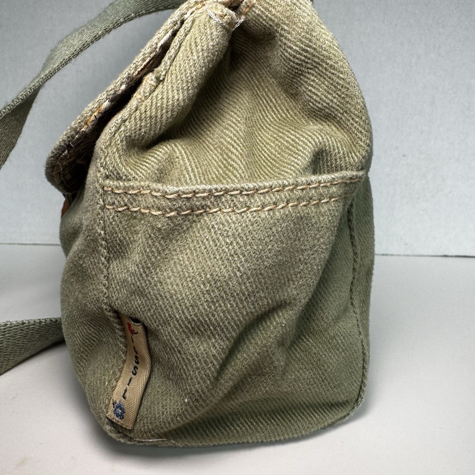 Fossil Olive Green Canvas Crossbody Shoulder Bag 9”L x 4”W x 5”H Leather Snap