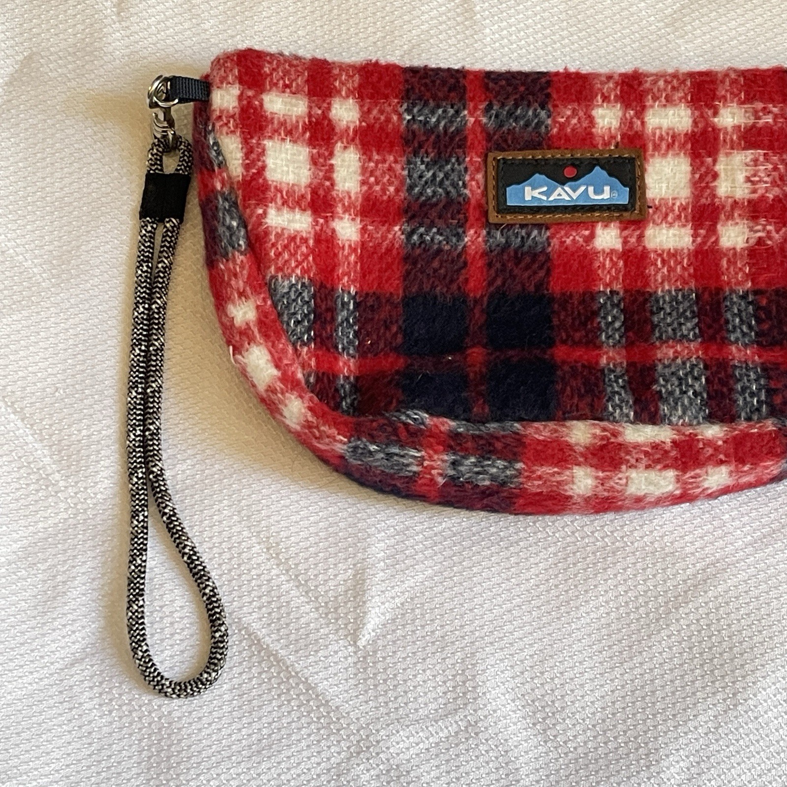 Kavu Tabernash Red Plaid Print Wristlet Pouch Detachable Strap Zipper Lined