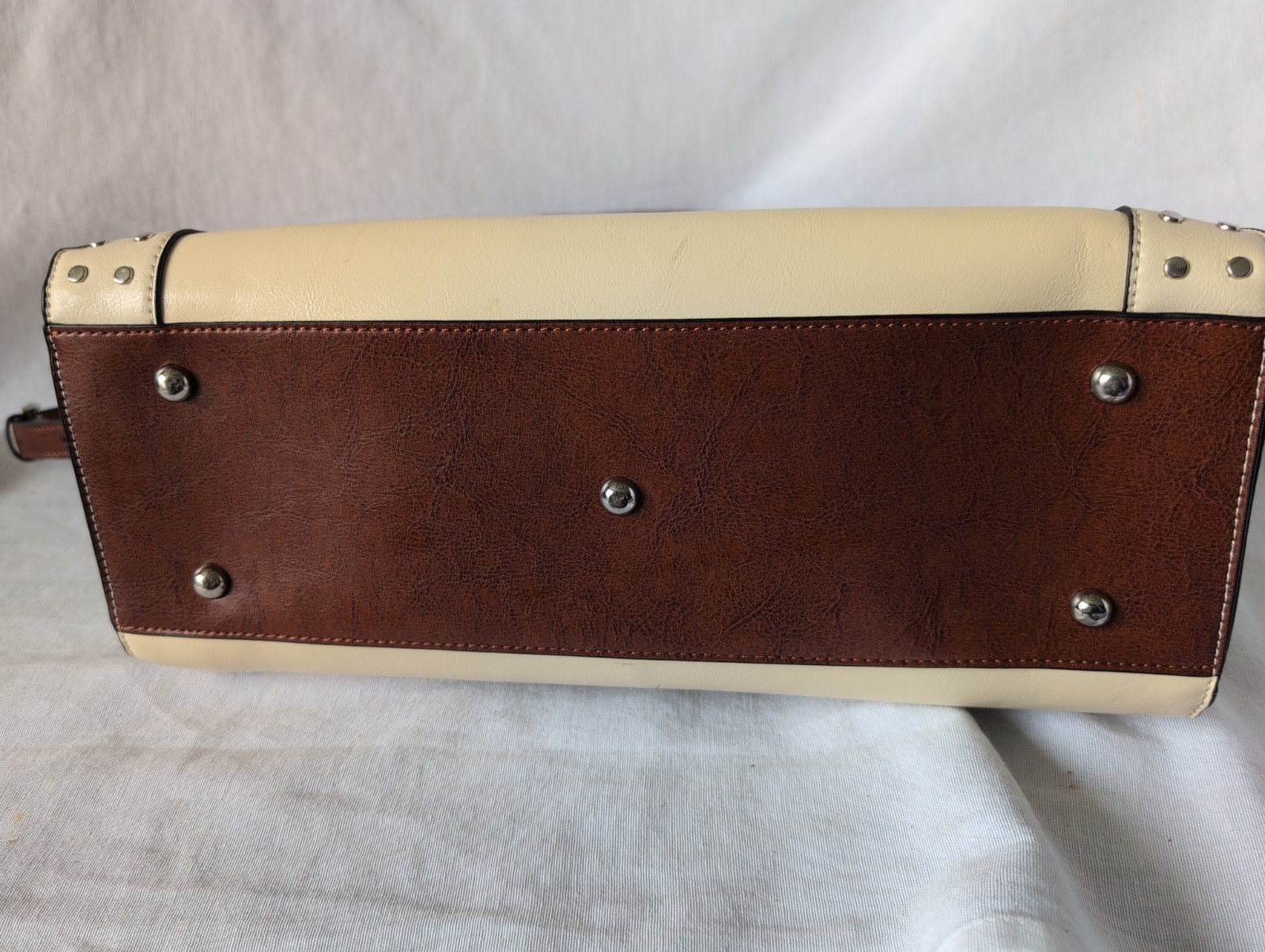 Bostanten Beige Cruze Hand/Shoulder Bag W/ Conceal Carry