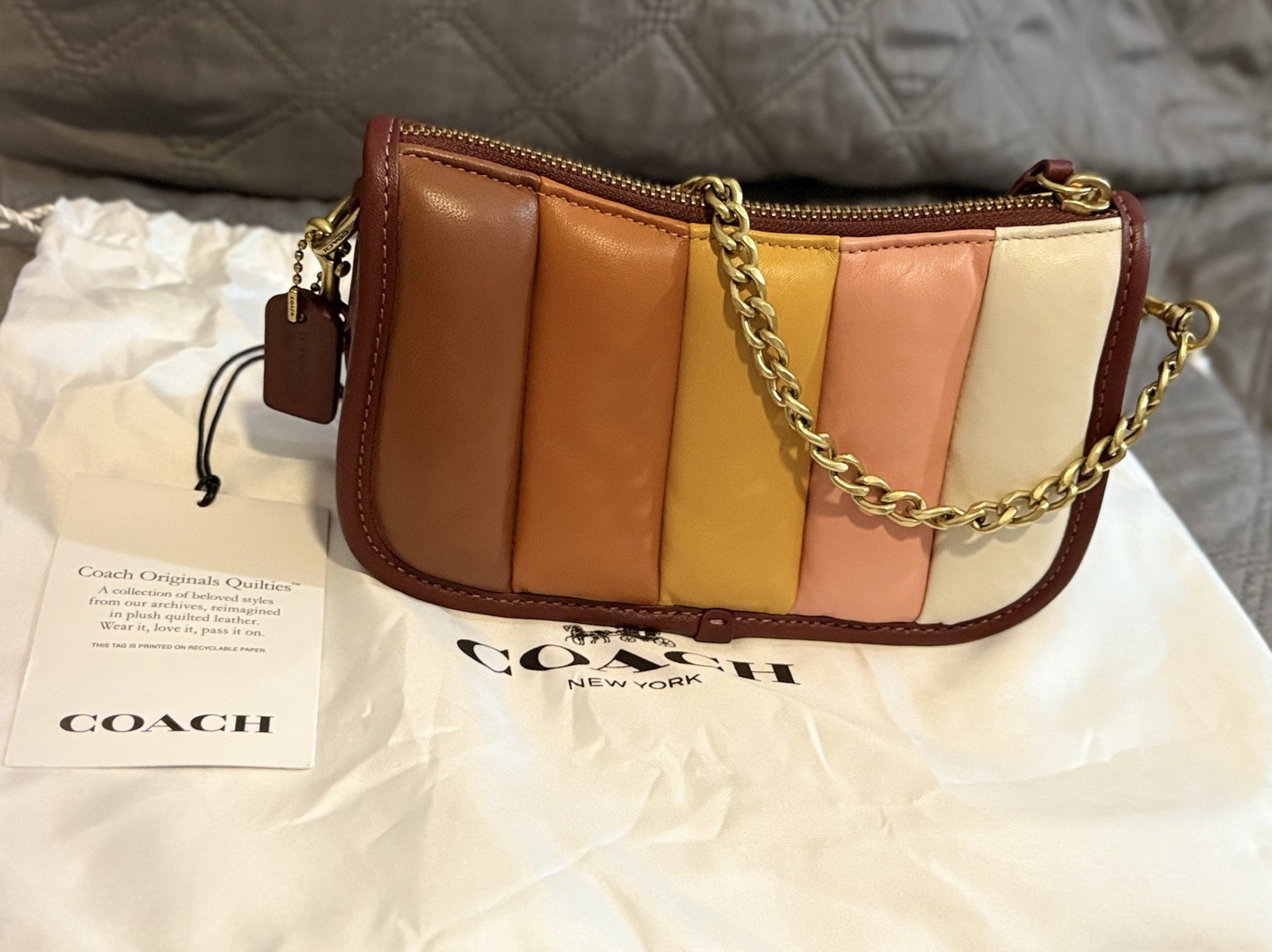 COACH swinger 20 Leather Bag Authentic. With tags and original packaging.