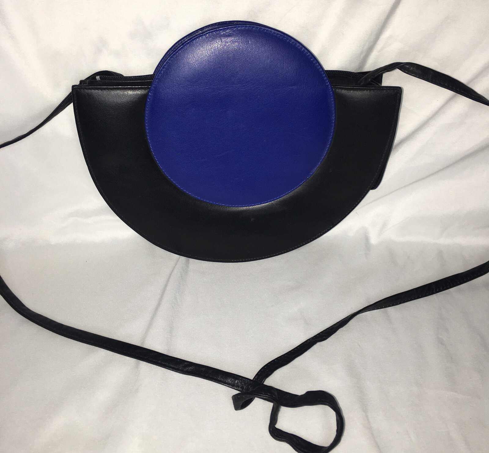 Safi Vintage Blue Circle Black Leather half circle crossbody purse zip Size M
