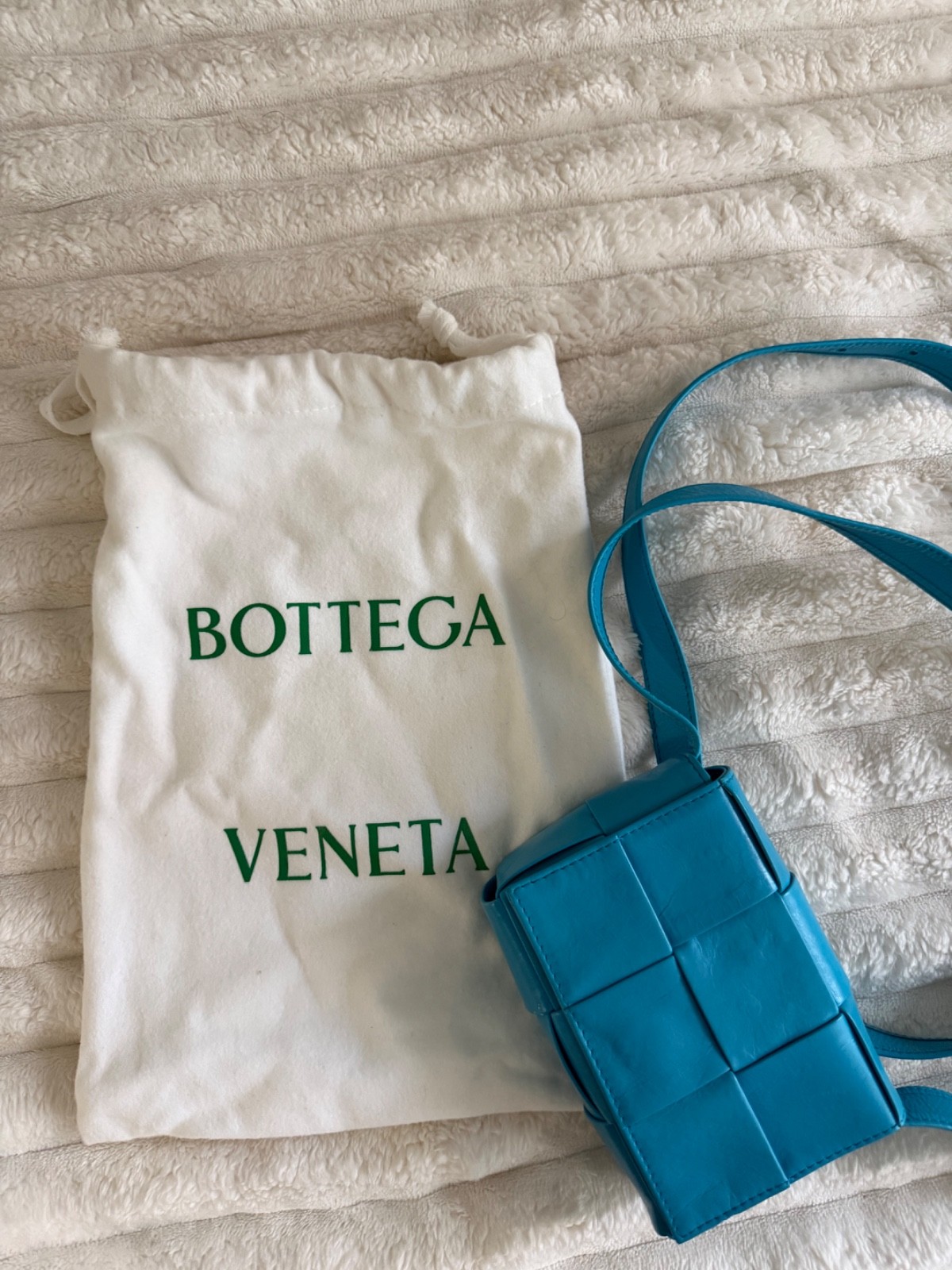 Bottega Veneta Cassette Crossbody Bag Maxi Intrecciato Leather Extra Mini