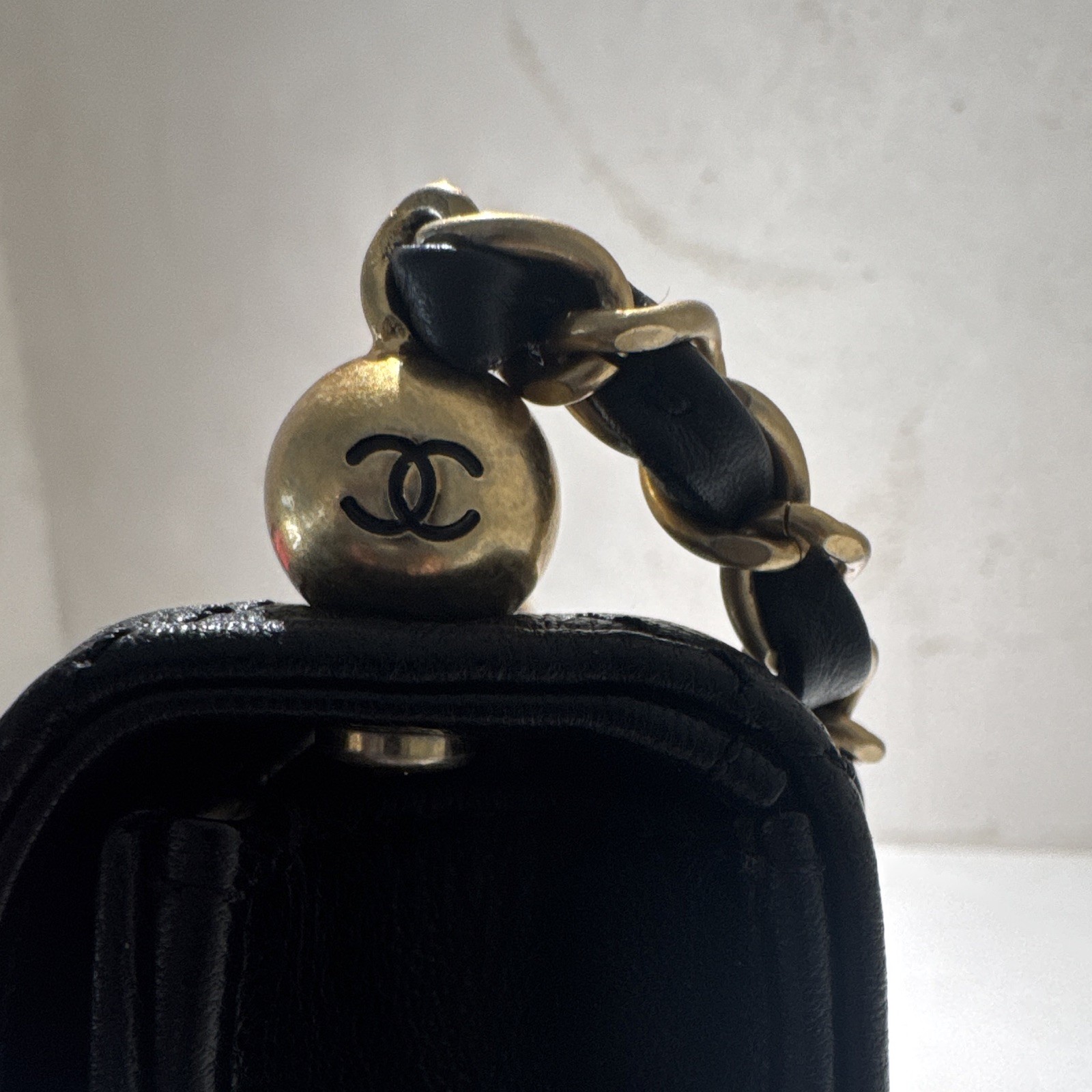 CHANEL Chic Pearl Black Quilted Shoulder Bag Chain Strap CC Turn-Lock Gold