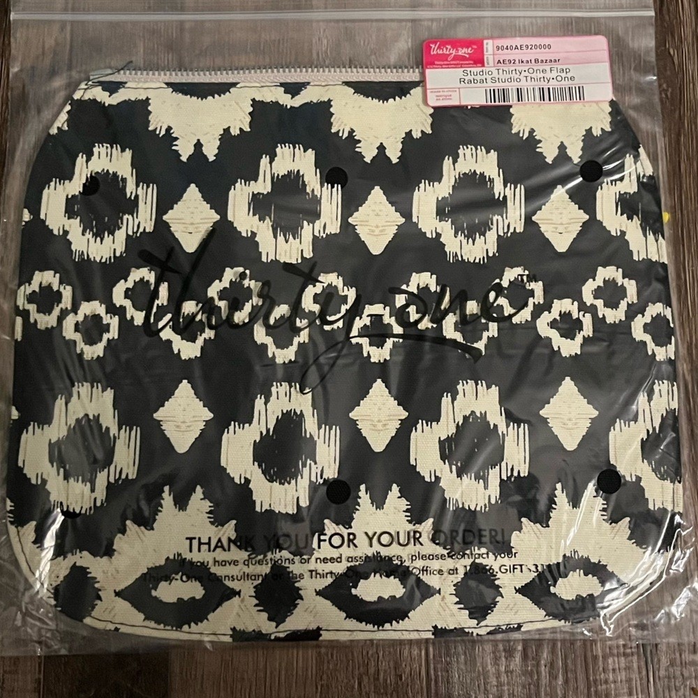 NIP! Thirty-One Black & Cream Zip Flap IKAT Bazaar Compatible w/Studio bag.