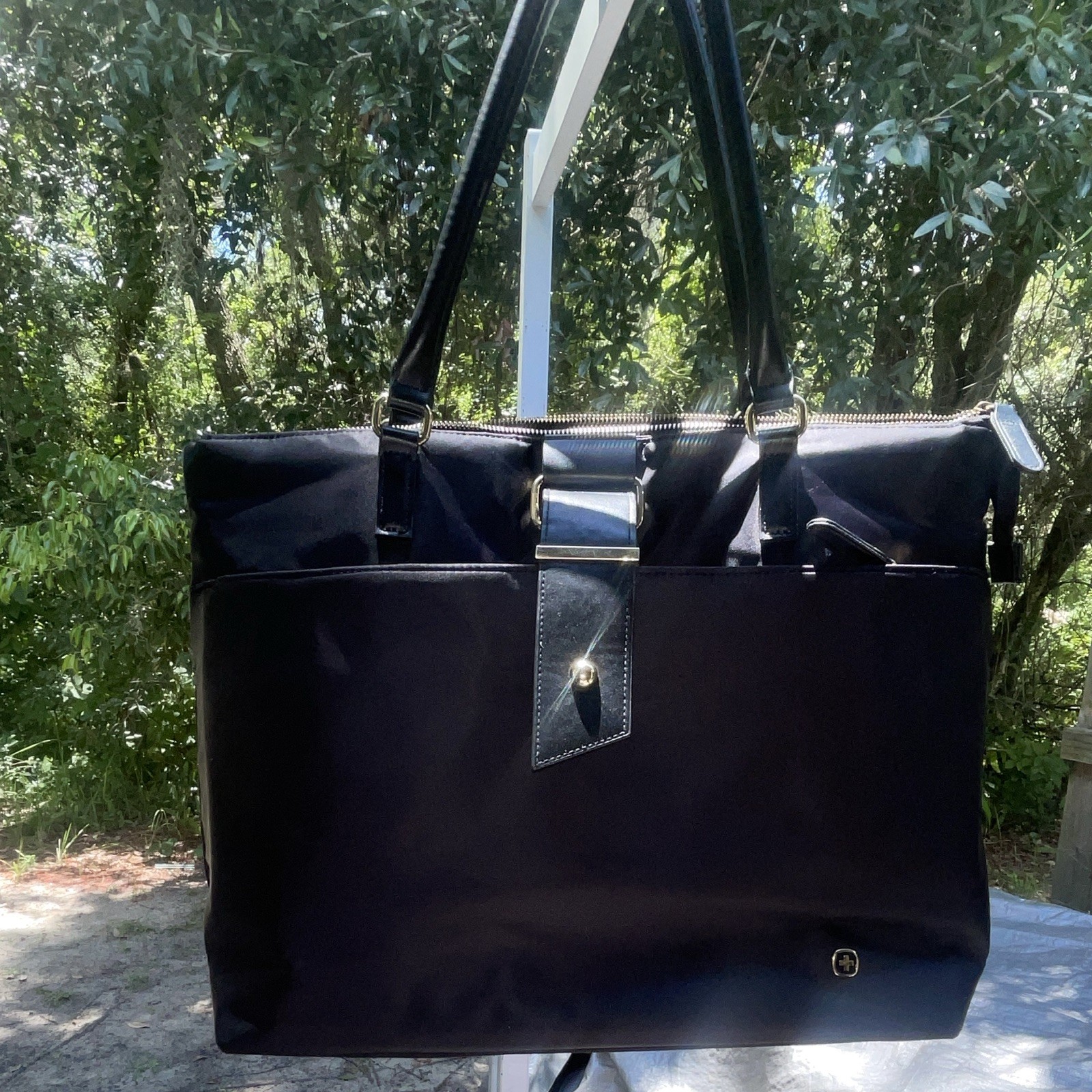 Women’s Black Tote Bag Zip Top Shoulder Straps Inner Pockets Silver Hardware