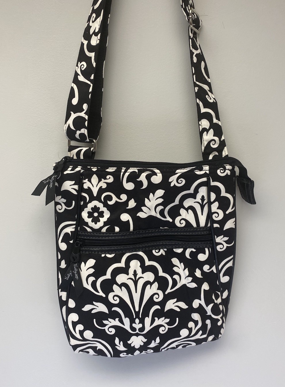 Thirty One Crossbody Purse Messenger Bag Adj Strap Parisian Pop Black White